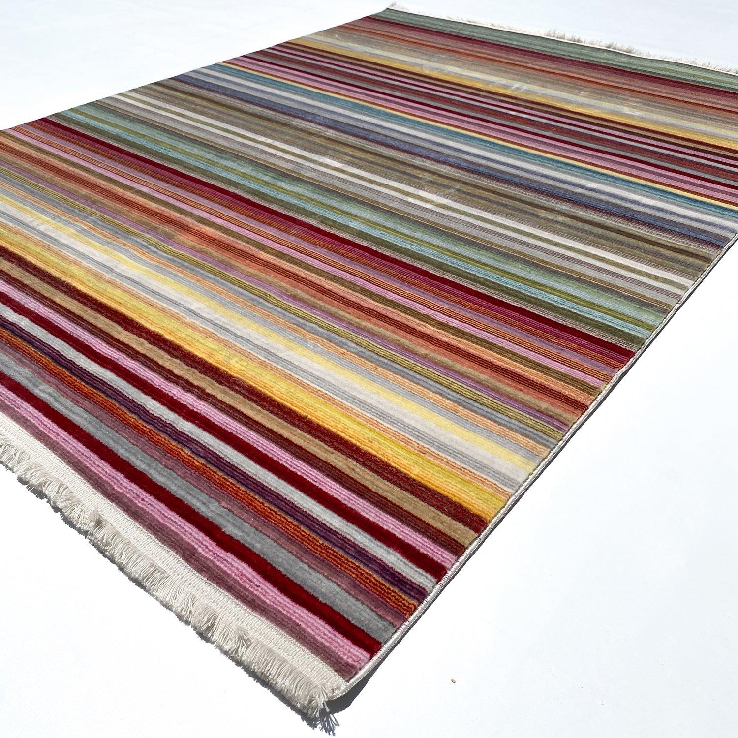 Çizgi Desenli Makine Dokuma Halı