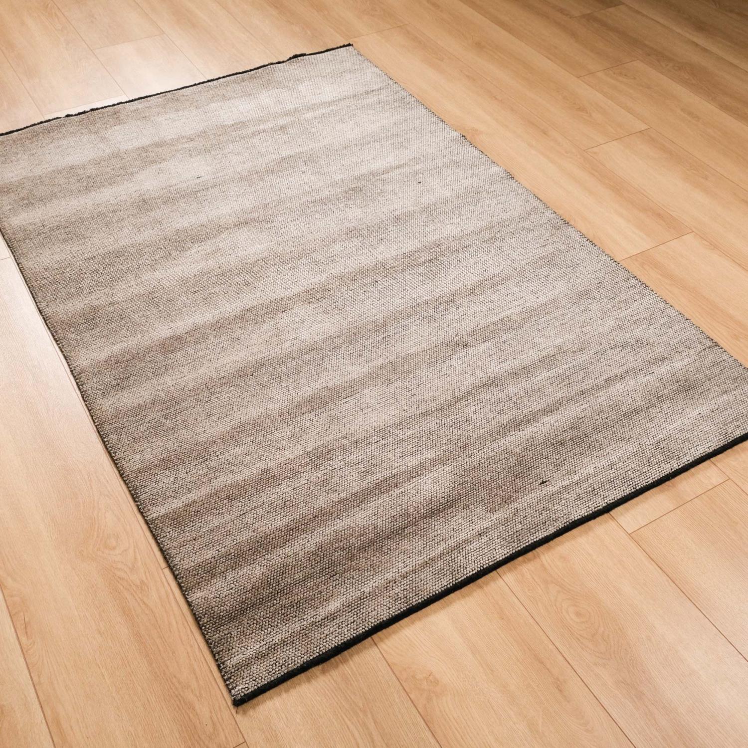 Eco Carpet Tribal Simple Patterned Machine Woven Carpet