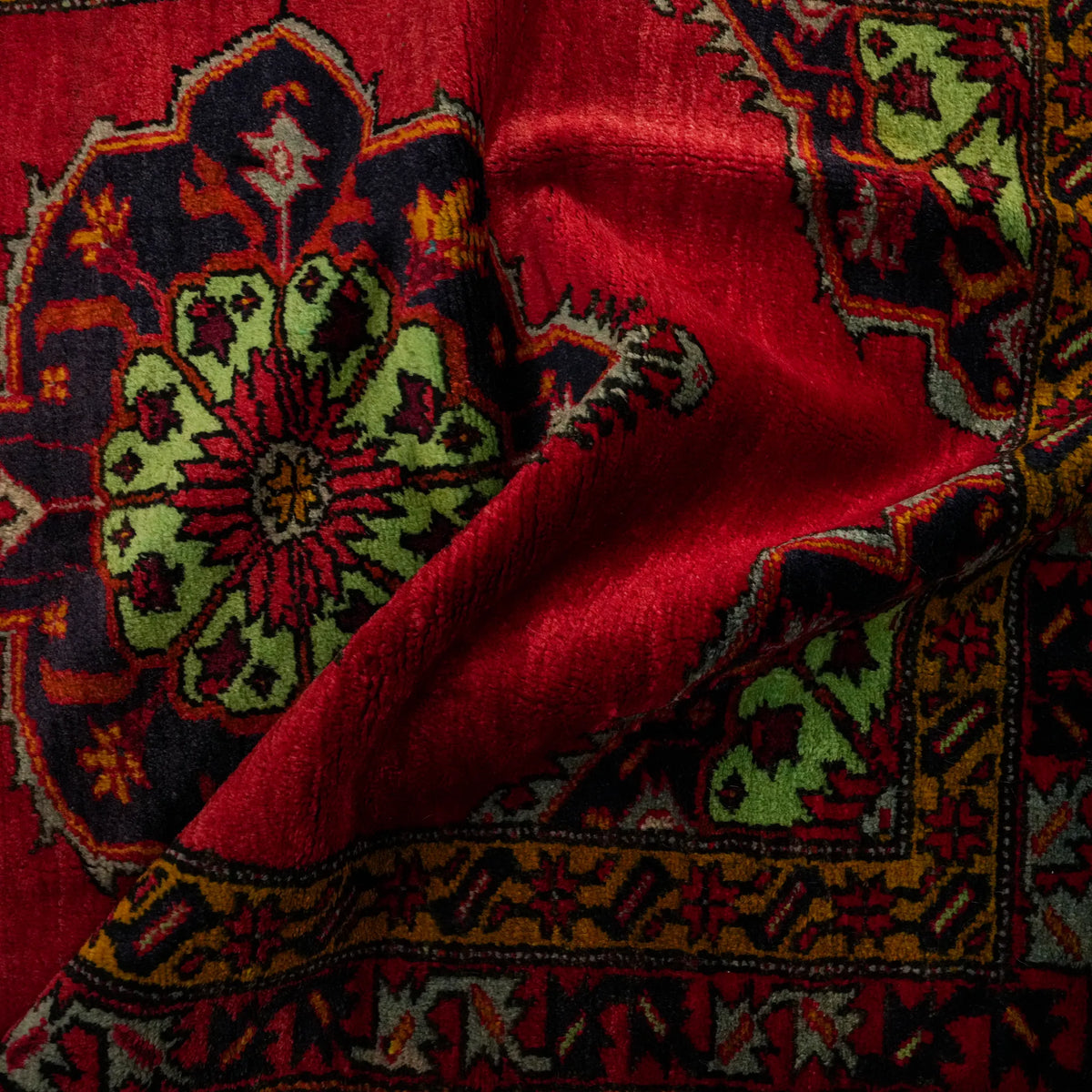Antika ve Vintage El Dokuma Halı Nasıl Ayırt Edilir? Özgünlük Rehberi