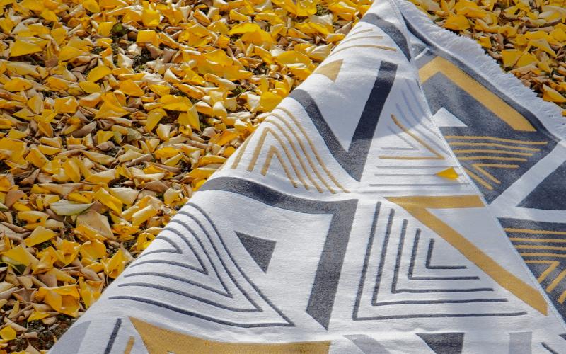 Geometrik Desenli Halı