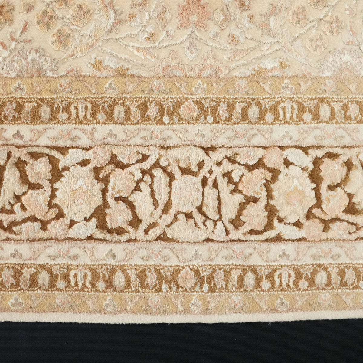 Ahteran Serisi  Krem El Dokuma Hereke Desenli Halı — bambu