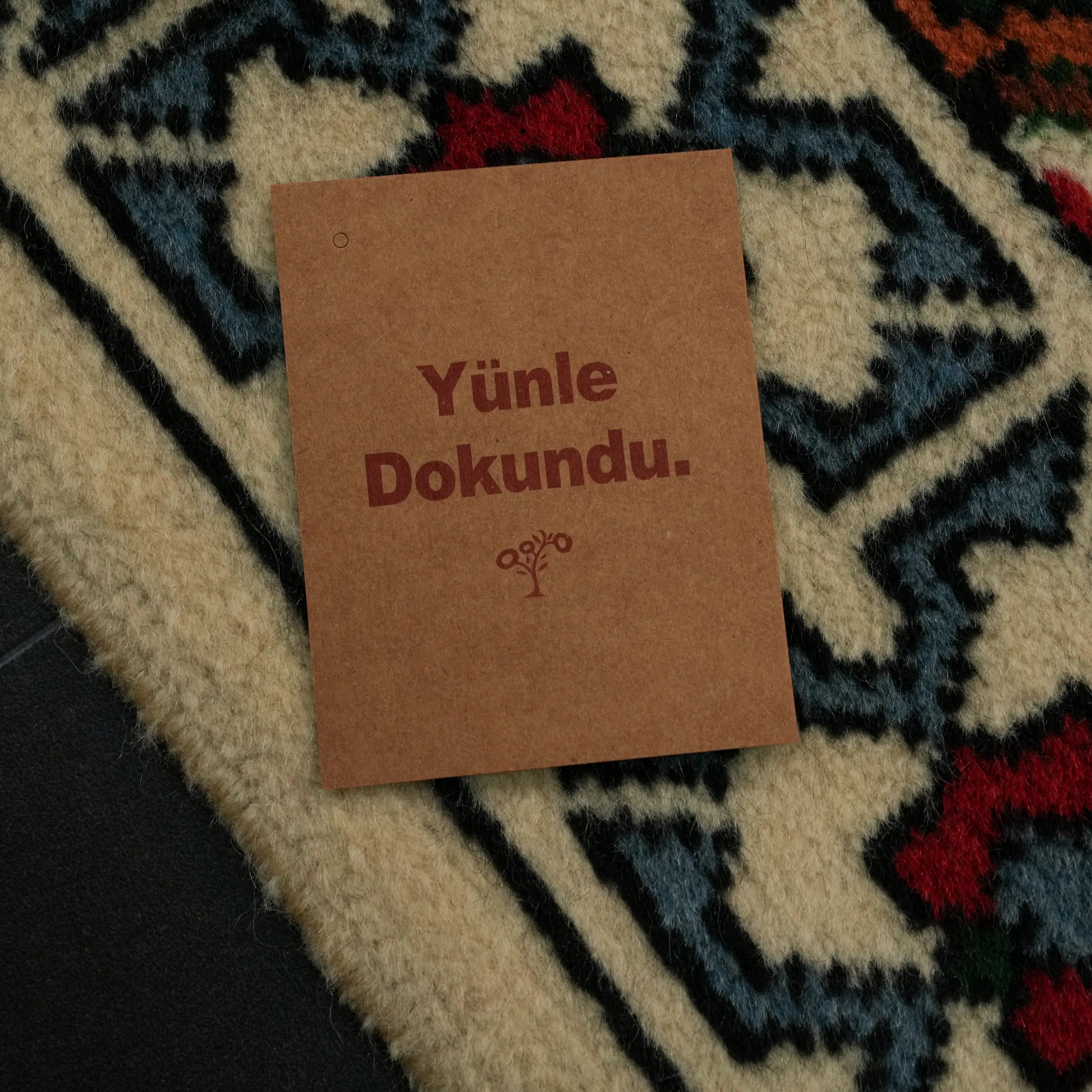 Anadolu Desenli  El Dokuma Sandık Eskisi Halı