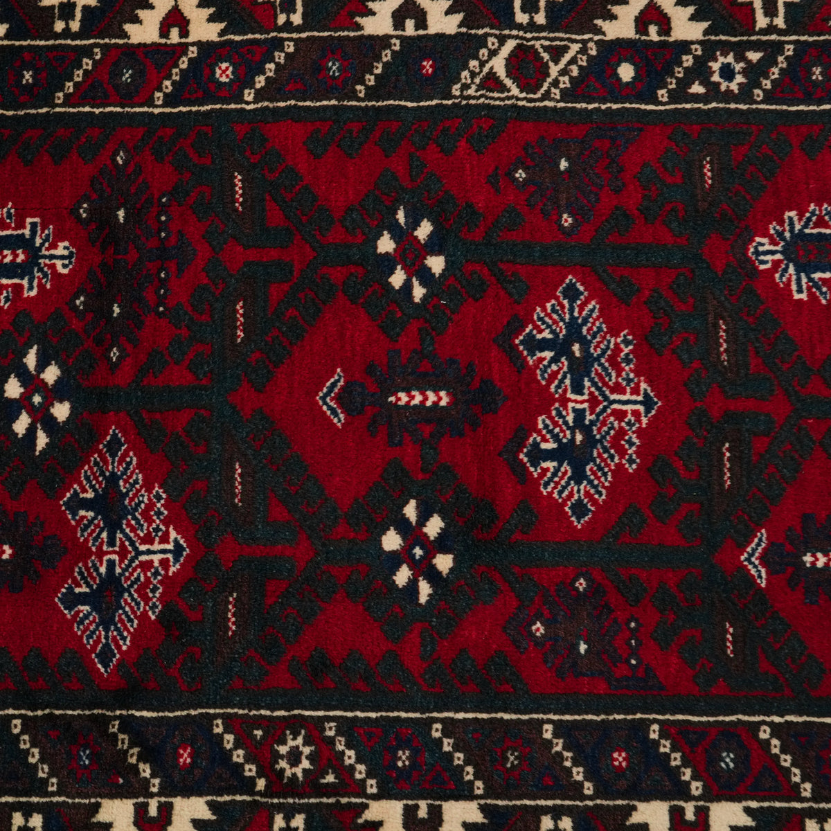 Anadolu Desenli Kırmızı Döşemealtı Köy Dokuma Sandık Eskisi Kirmen Halı — yün