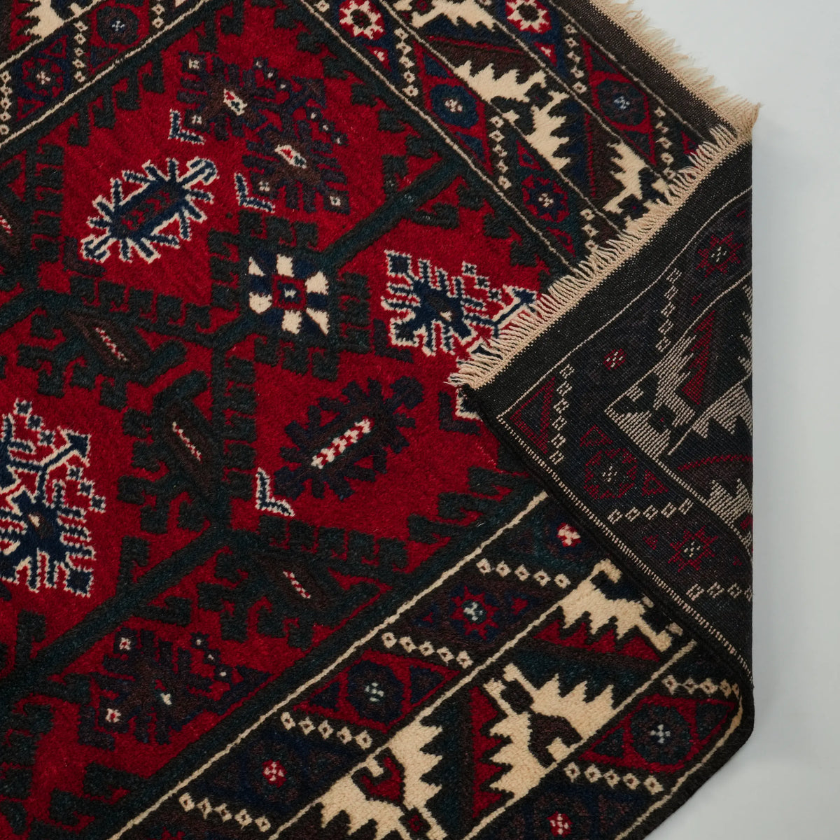 Anadolu Desenli Kırmızı Döşemealtı Köy Dokuma Sandık Eskisi Kirmen Halı — yatak odası halısı