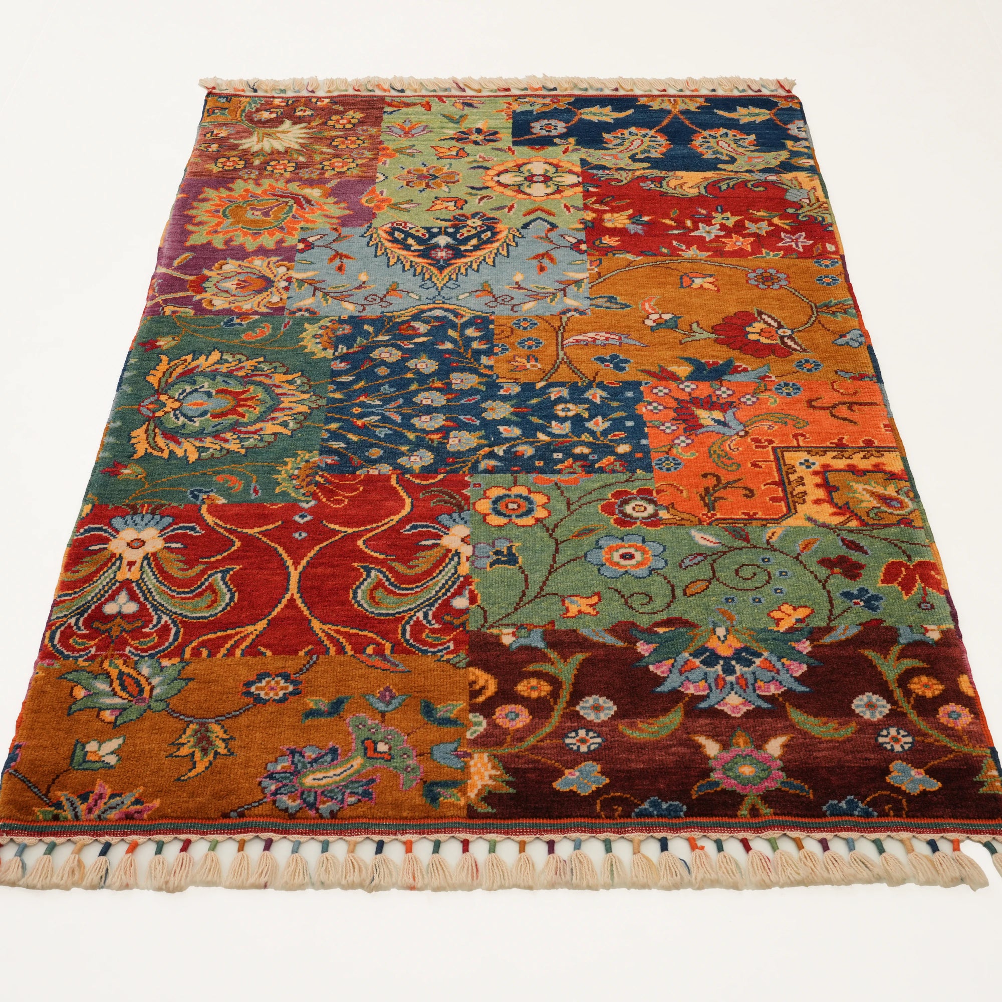Anadolu Şal Serisi El Dokuma Patchwork Desenli Yün Rengarenk Etnik Halı — 117x185 cm