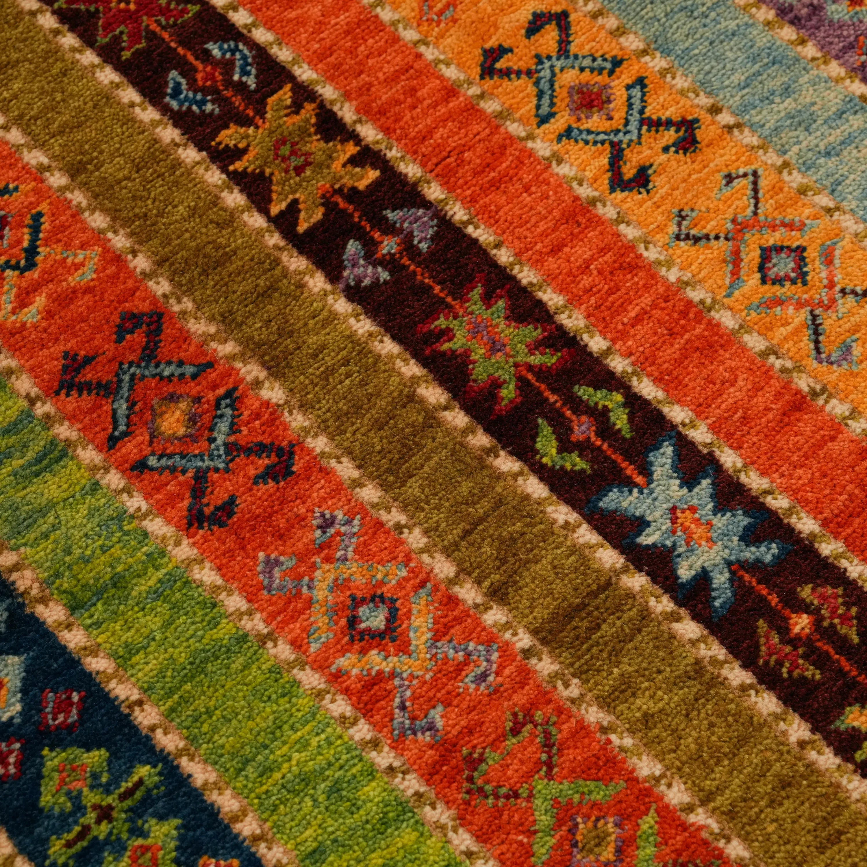 Anadolu Şal Serisi El Dokuma Rengarenk Sivas Zara Desenli Yün Halı