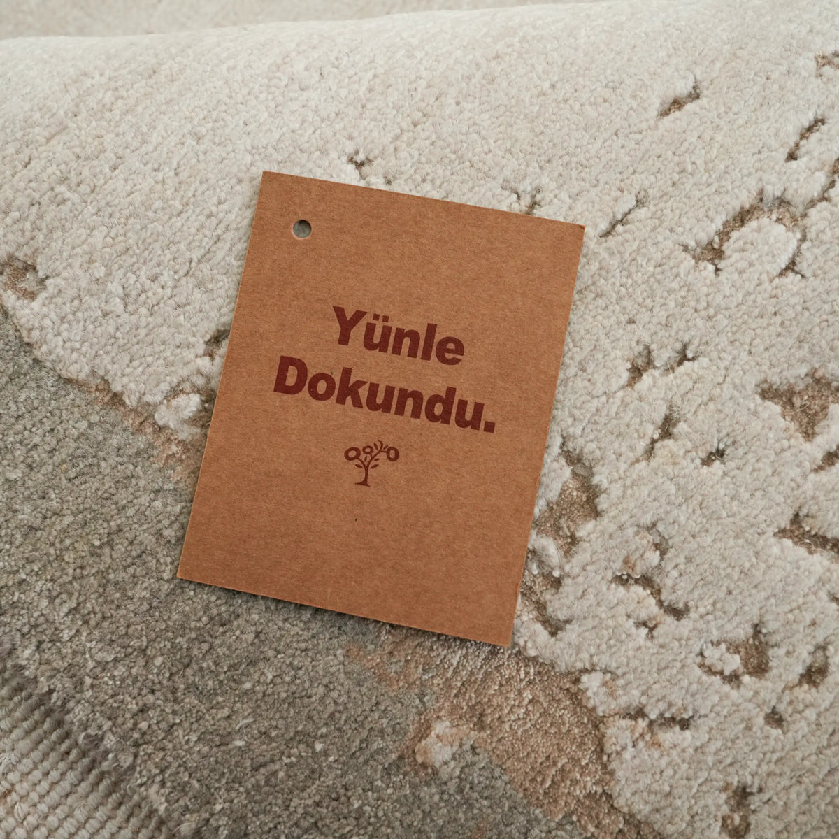 Aren Serisi El Dokuma Sade Desenli Yün Gri Halı — doğal elyaf