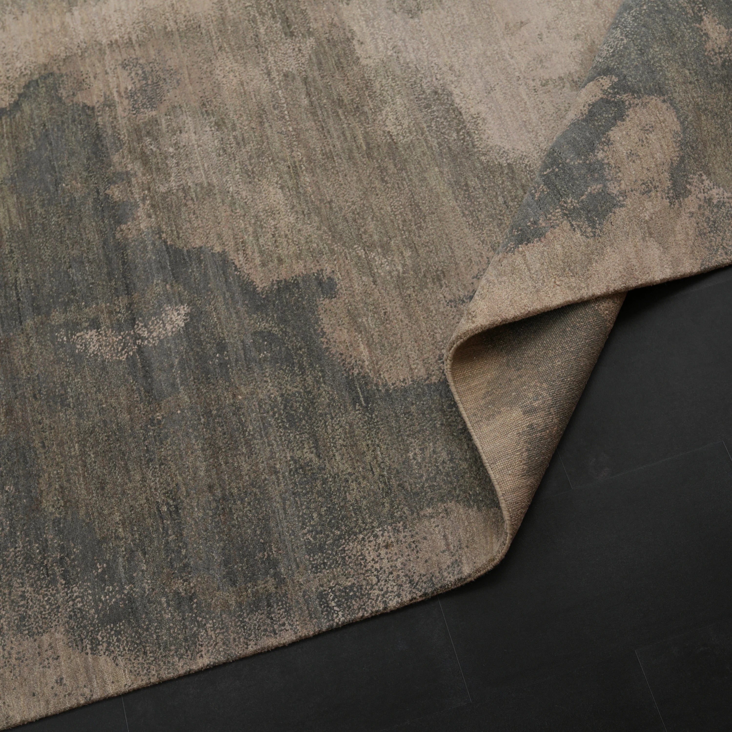 Aren Serisi El Dokuma Soyut Desenli Yün Gri Halı