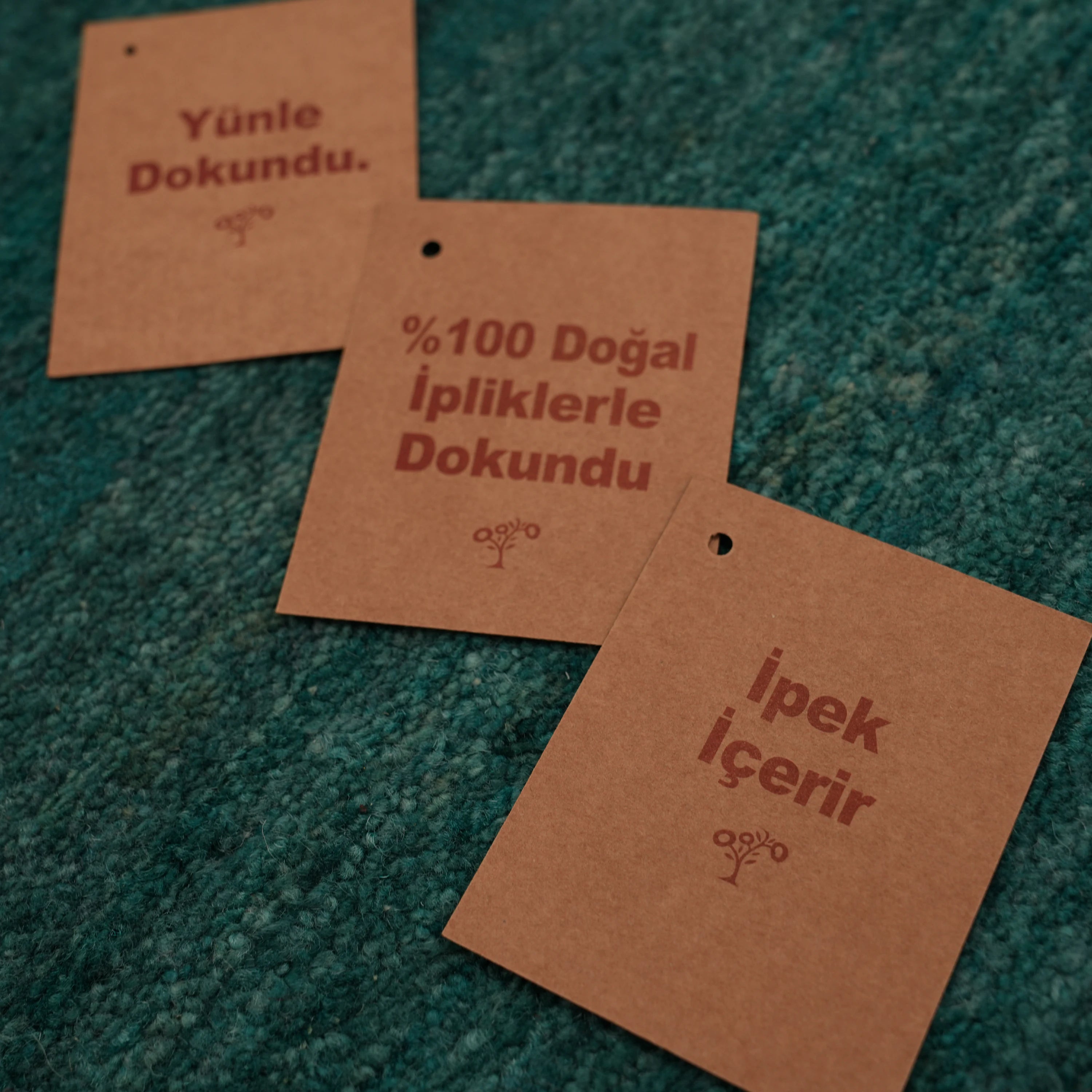 Ayan Serisi El Dokuma Sade Desenli Turkuaz Yün Halı