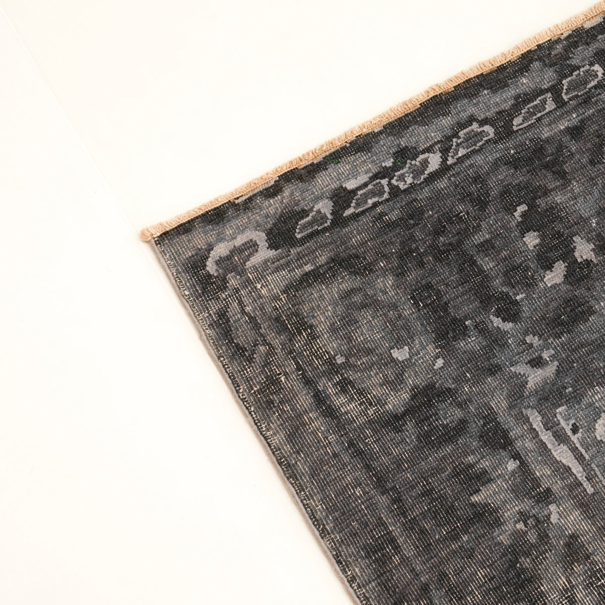 Ayan Series vintage-pattern rug — corner on a white background, fringe tip and border motifs
