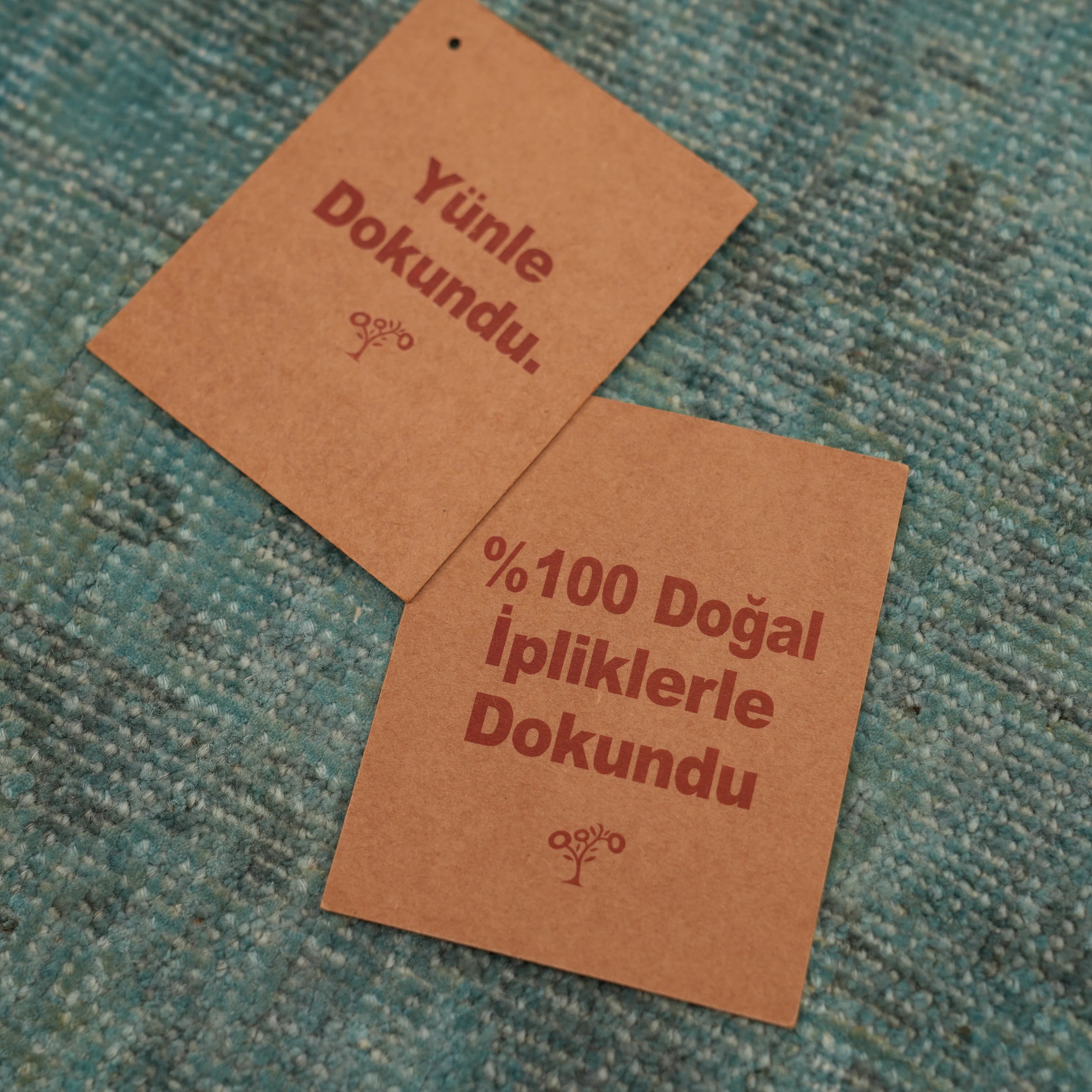 Ayan Serisi El Dokuma Vintage Desenli Mavi Yün Halı