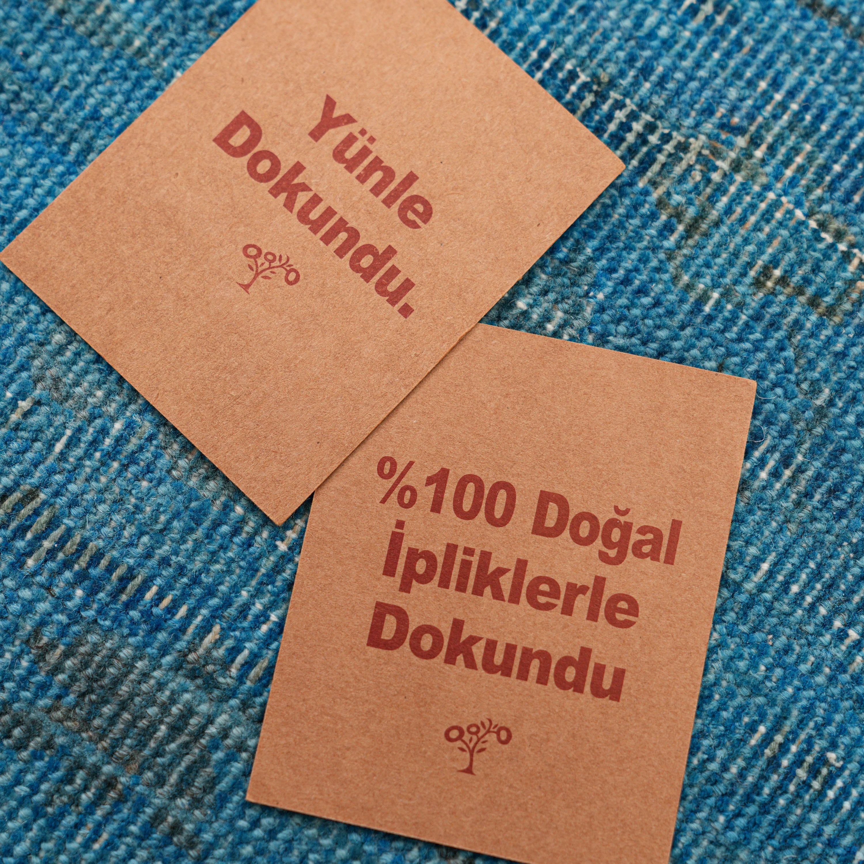 Ayan Serisi El Dokuma Vintage Desenli Mavi Yün Halı