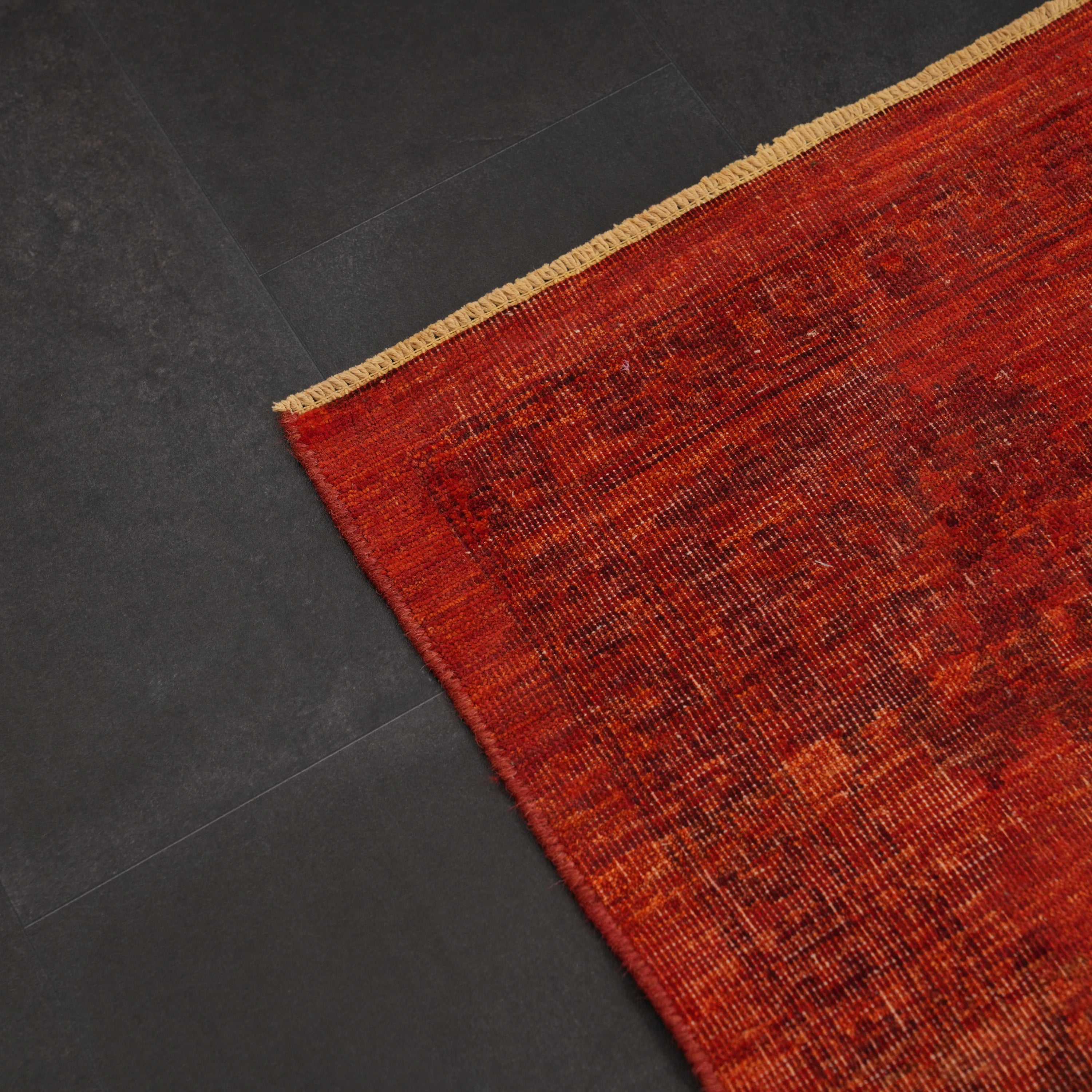 Ayan Serisi El Dokuma Vintage Desenli Yün Kırmızı Halı