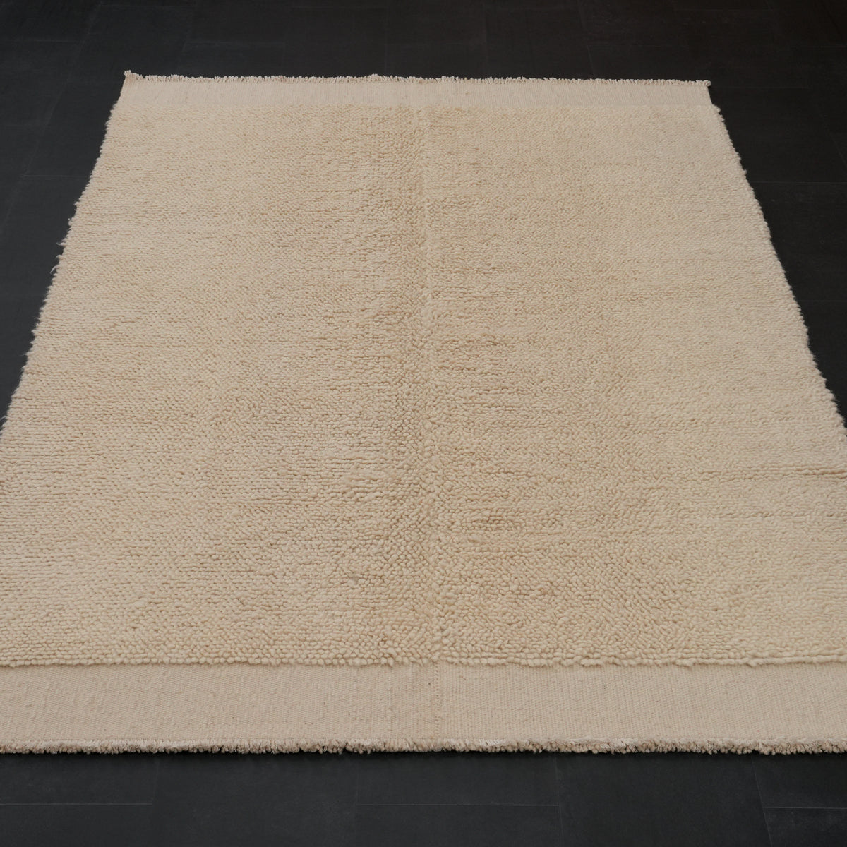 Bohem Serisi Krem Sade Desenli Yün Tezgah Dokuma Kilim — 137x213 cm