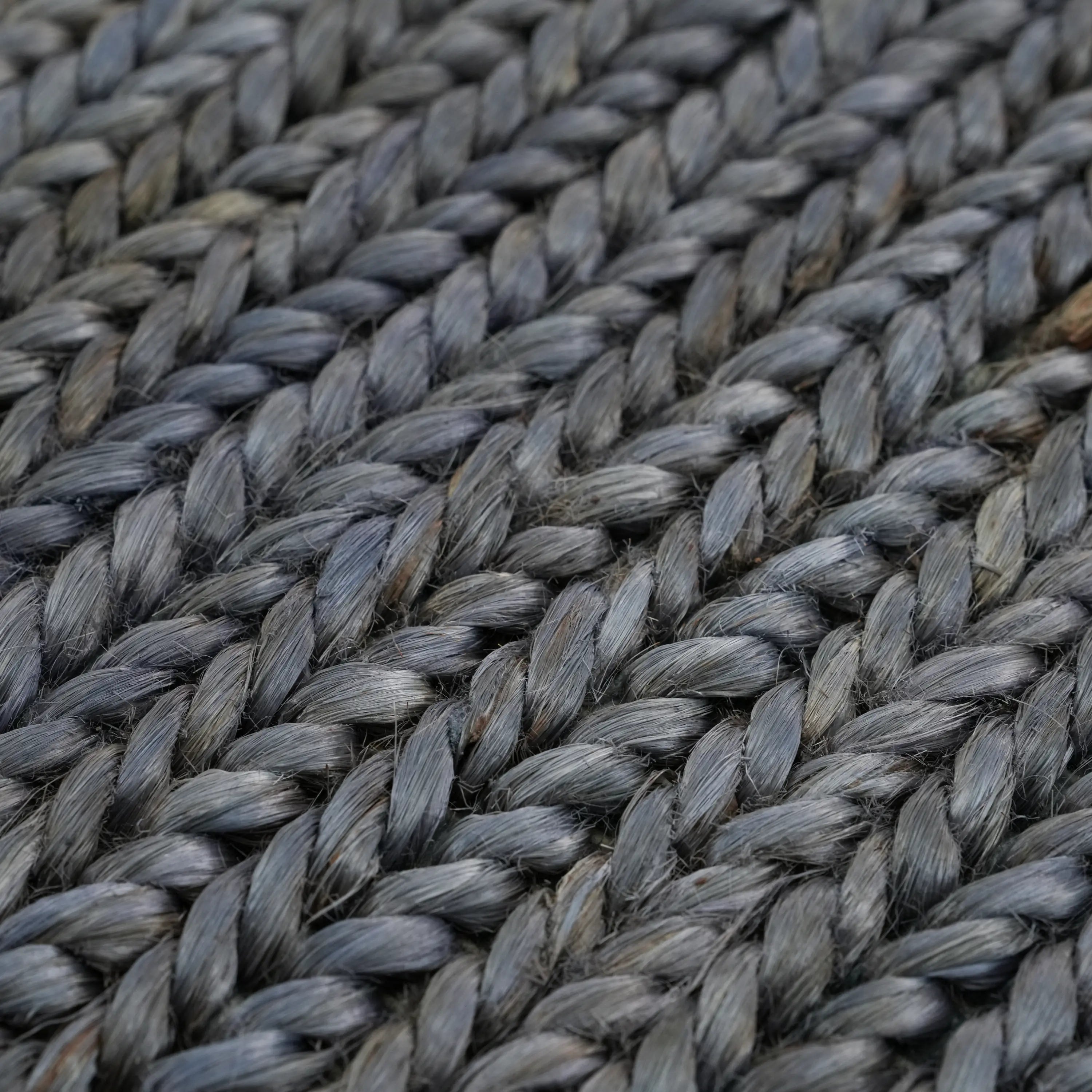 Bolga Serisi El Dokuma Sade Desenli Antrasit Halı