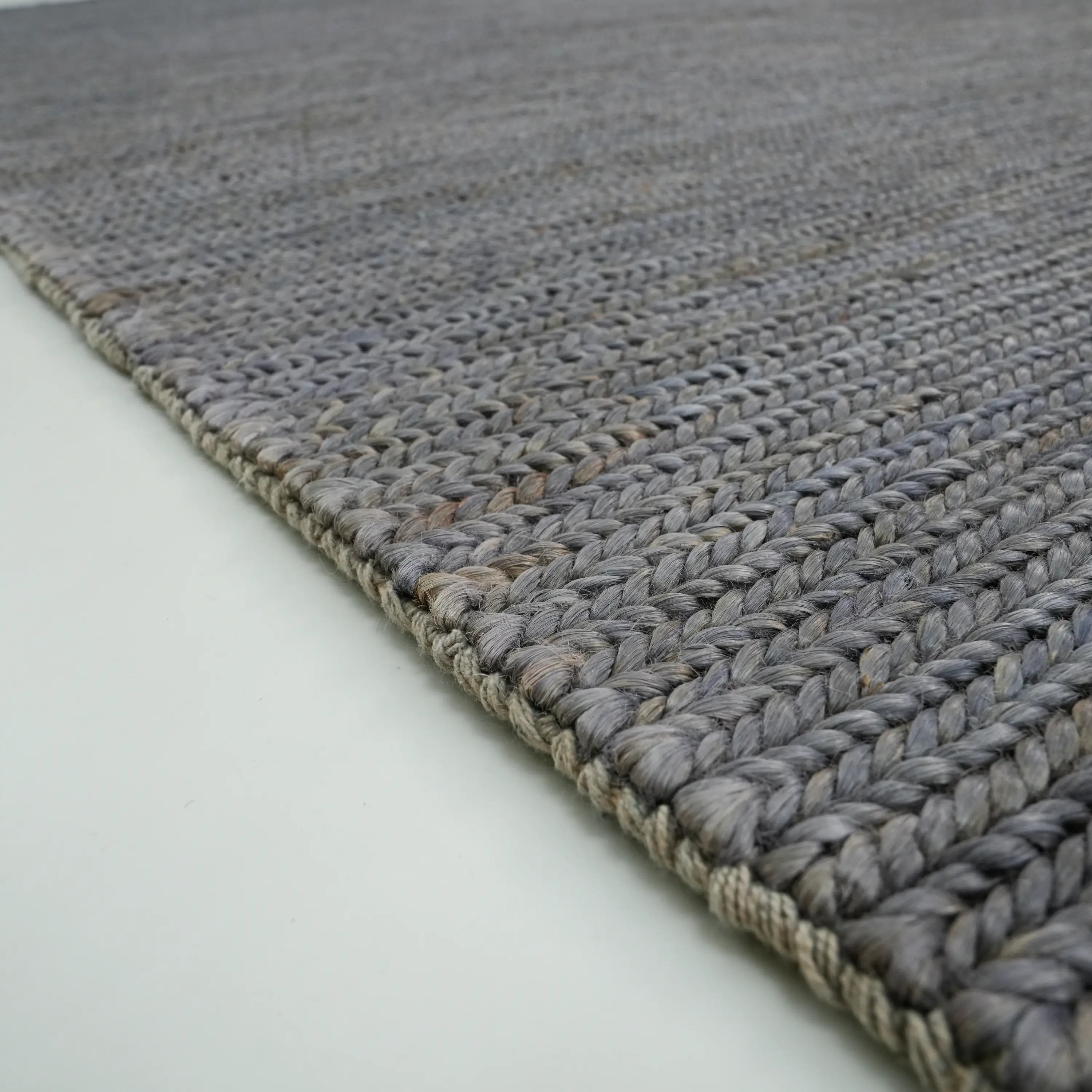 Bolga Serisi El Dokuma Sade Desenli Antrasit Halı