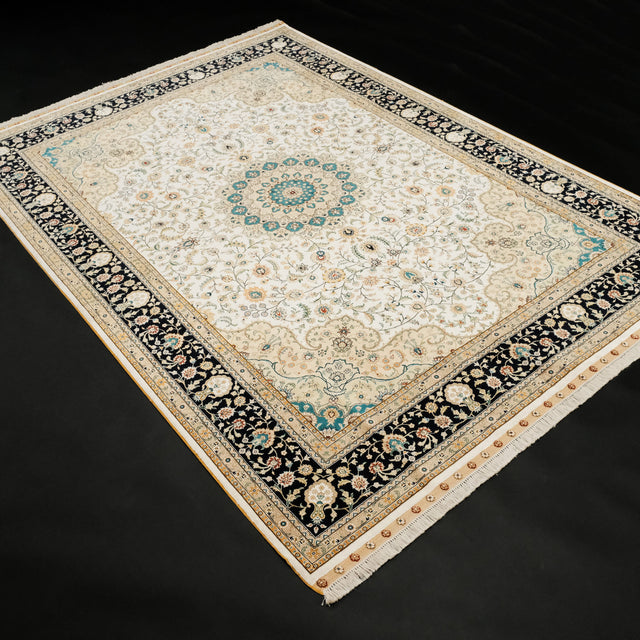Çerçeve desenli el dokuma ipekli halı, krem, 171x243 cm — Halıcızade
