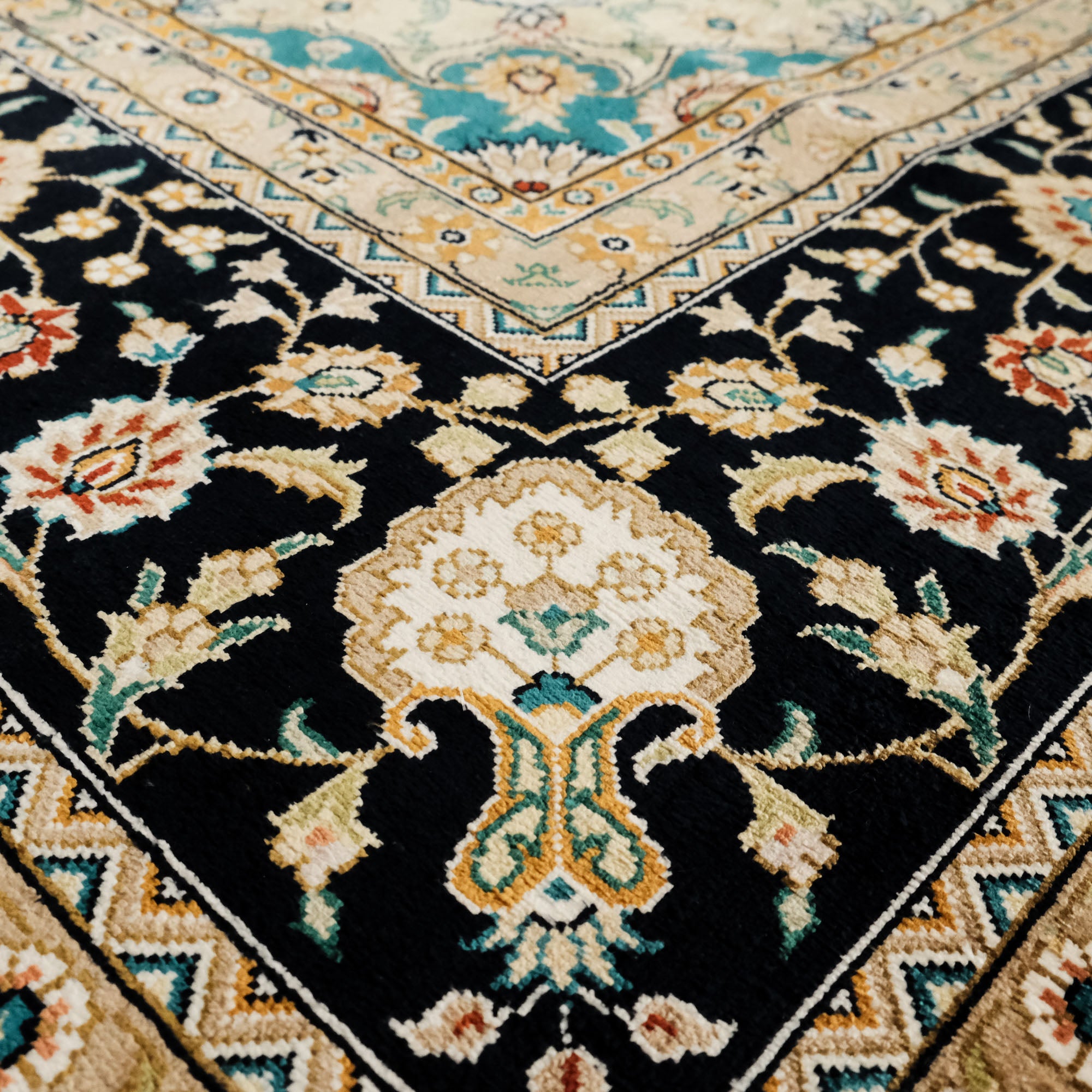 Frame Patterned Hand Woven Cream Cotton Viscose Yarn Carpet