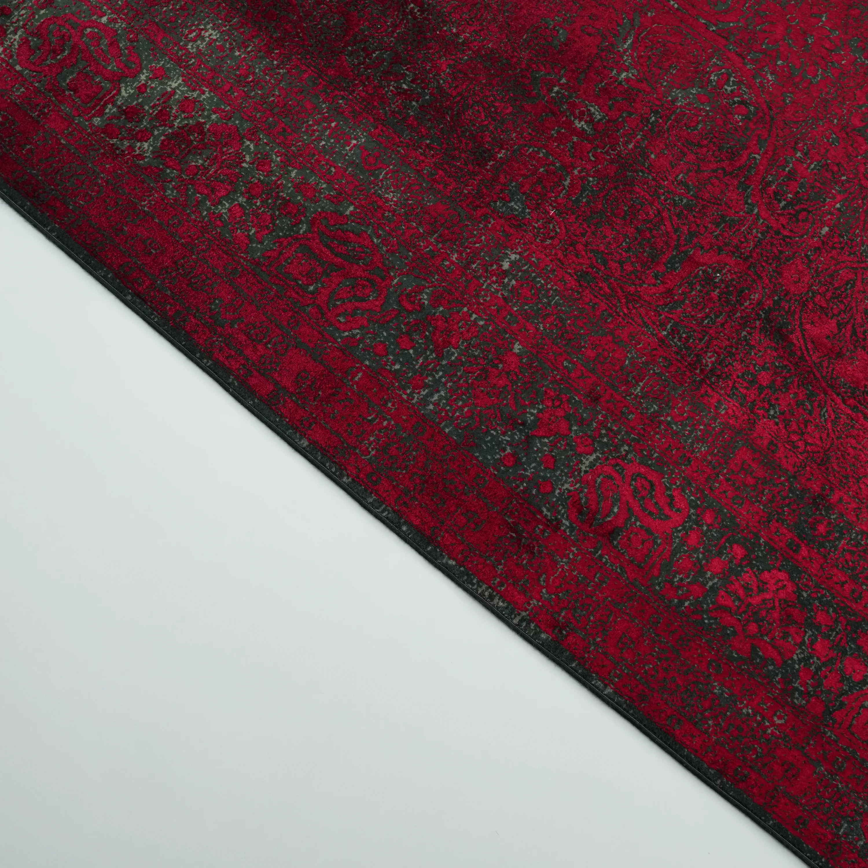 Çerçeve Desenli Kırmızı Viskon Halı