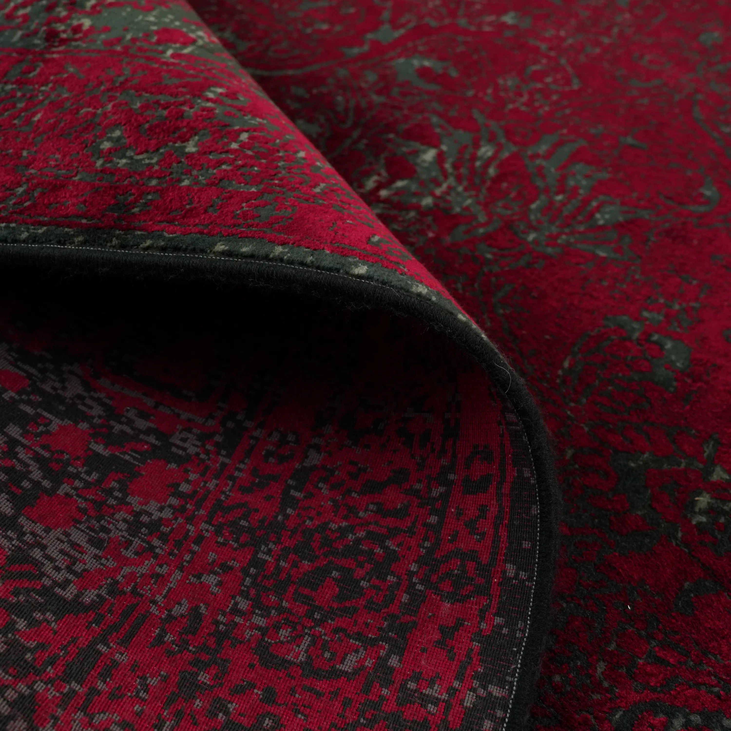 Çerçeve Desenli Kırmızı Viskon Halı