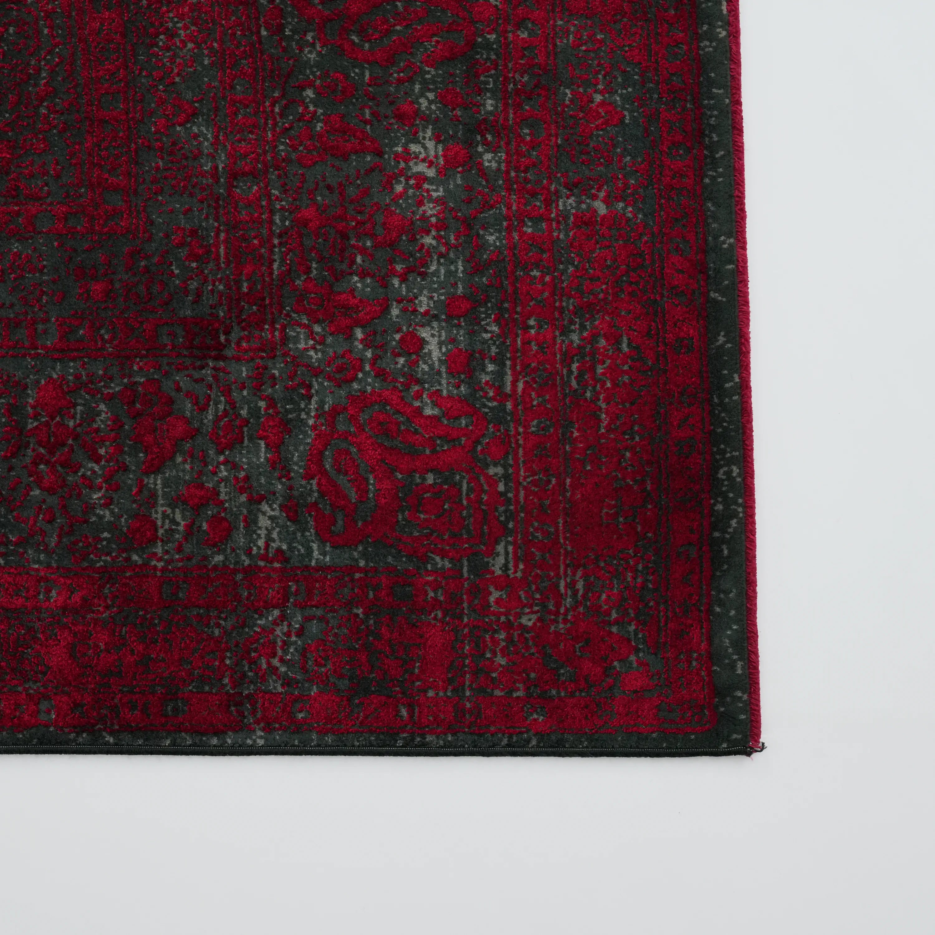 Çerçeve Desenli Kırmızı Viskon Halı