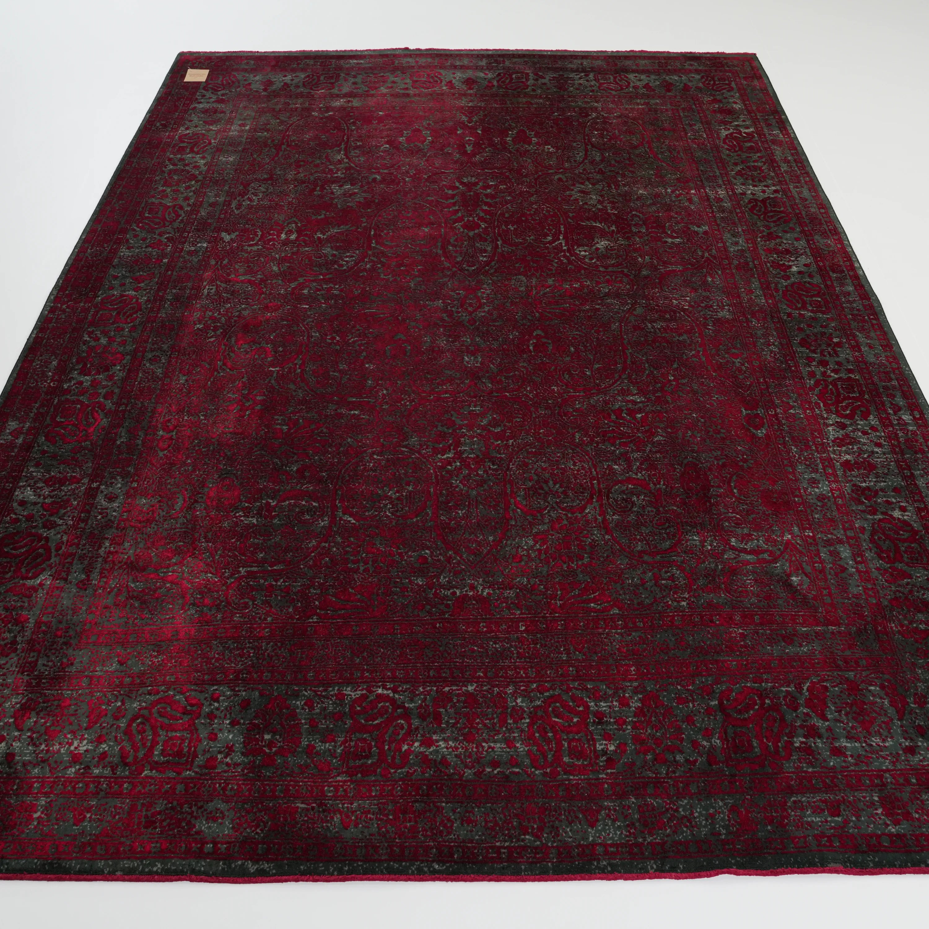 Çerçeve Desenli Kırmızı Viskon Halı