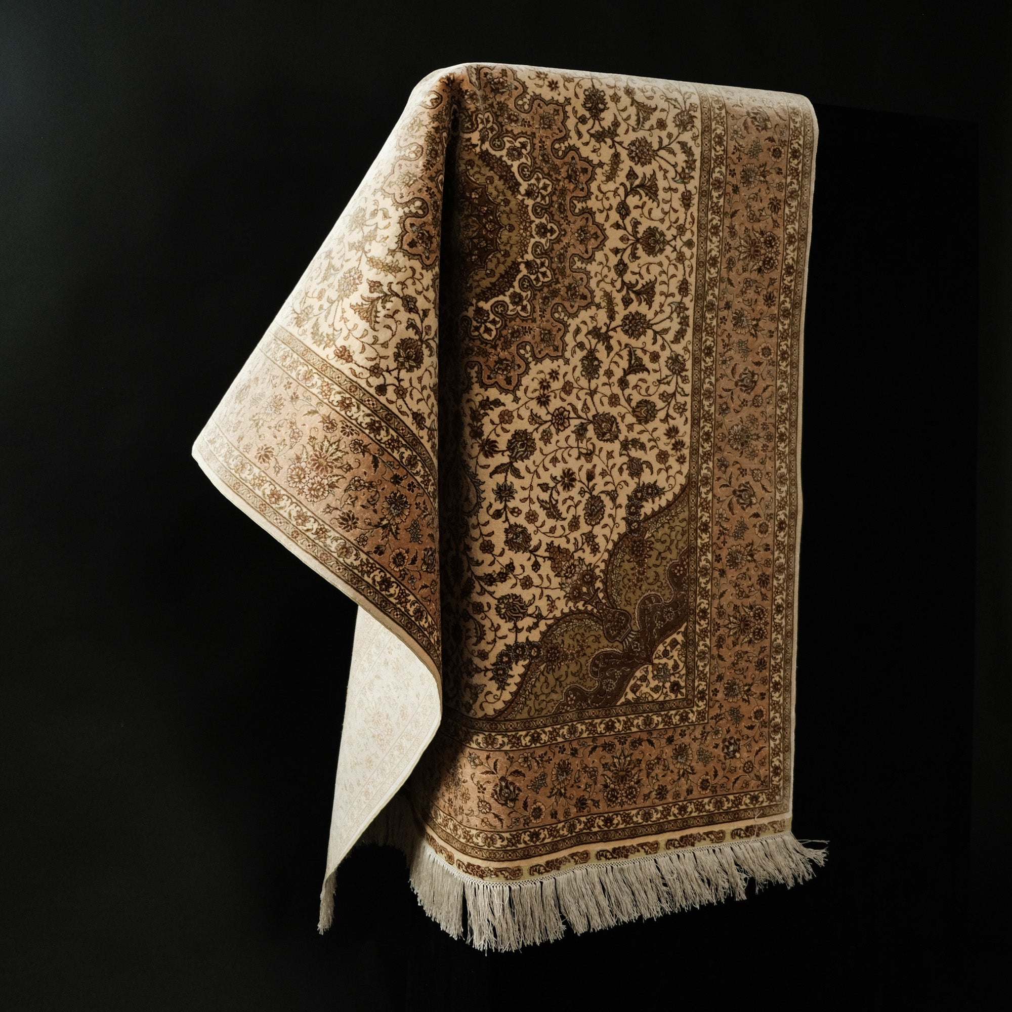 Frame Design Cream Hand Woven Classical Silk Carpet