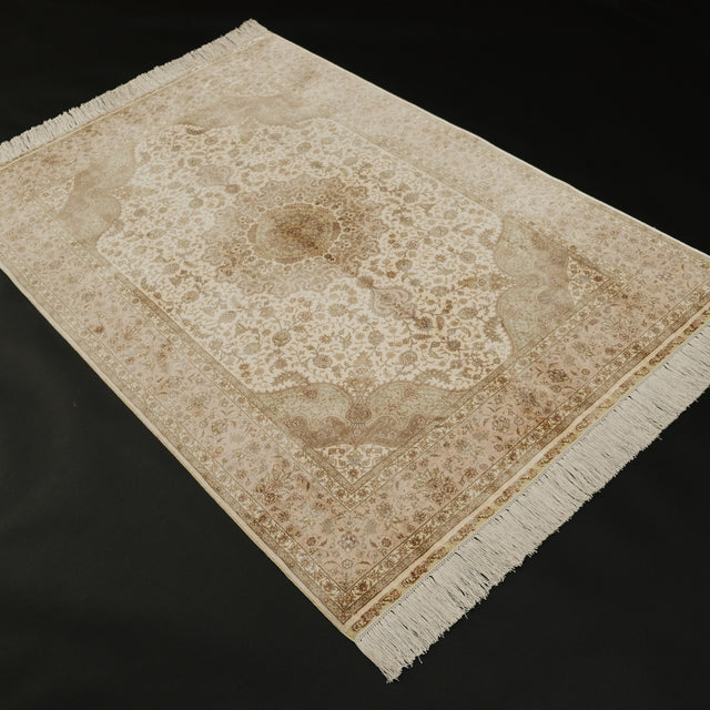Çerçeve desenli el dokuma klasik ipek halı, krem, 123x183 cm — Halıcızade