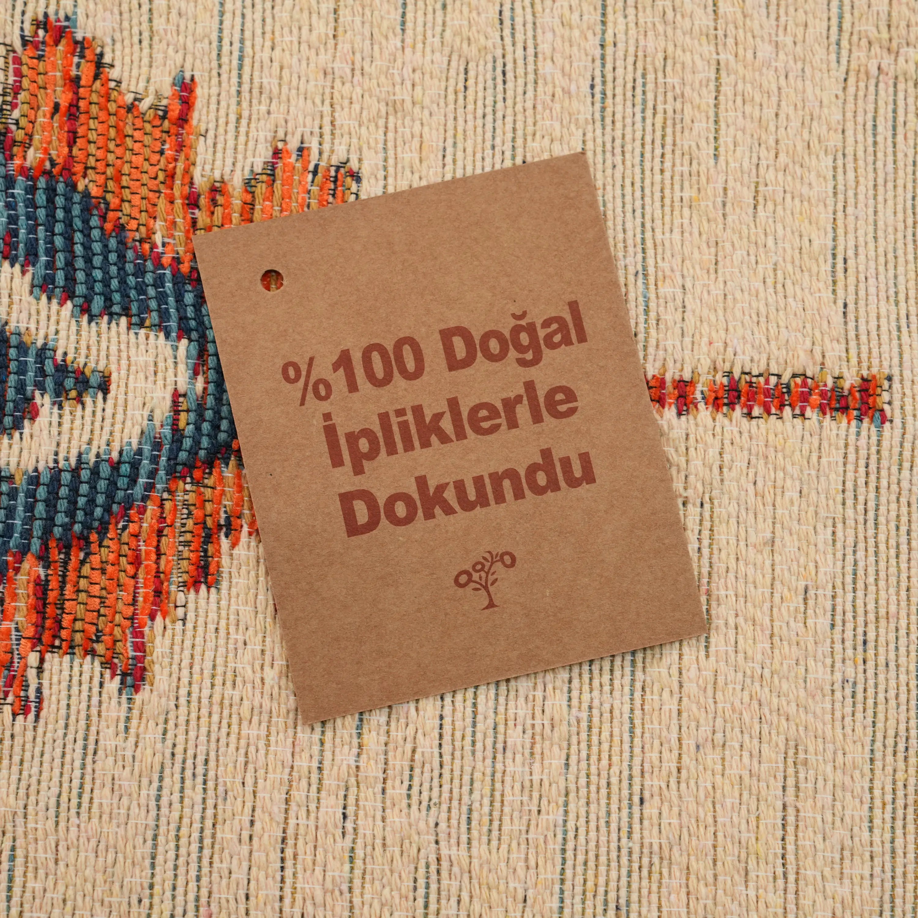 Çiçek Desenli Krem Pamuk Kilim