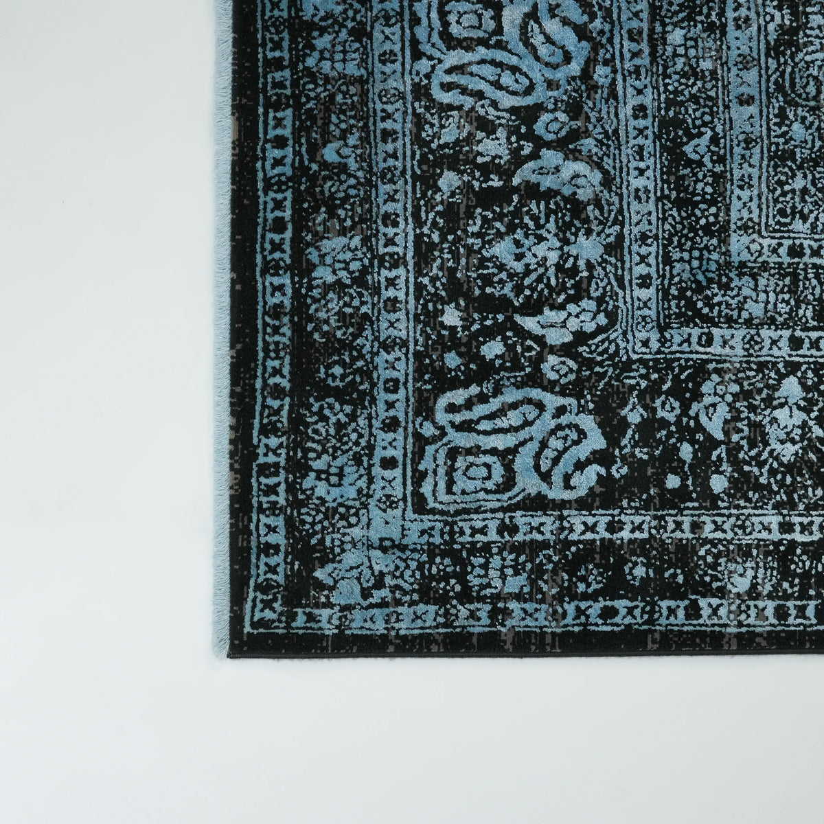 Çiçek Desenli Mavi Viskon Halı — çerçeve desenli