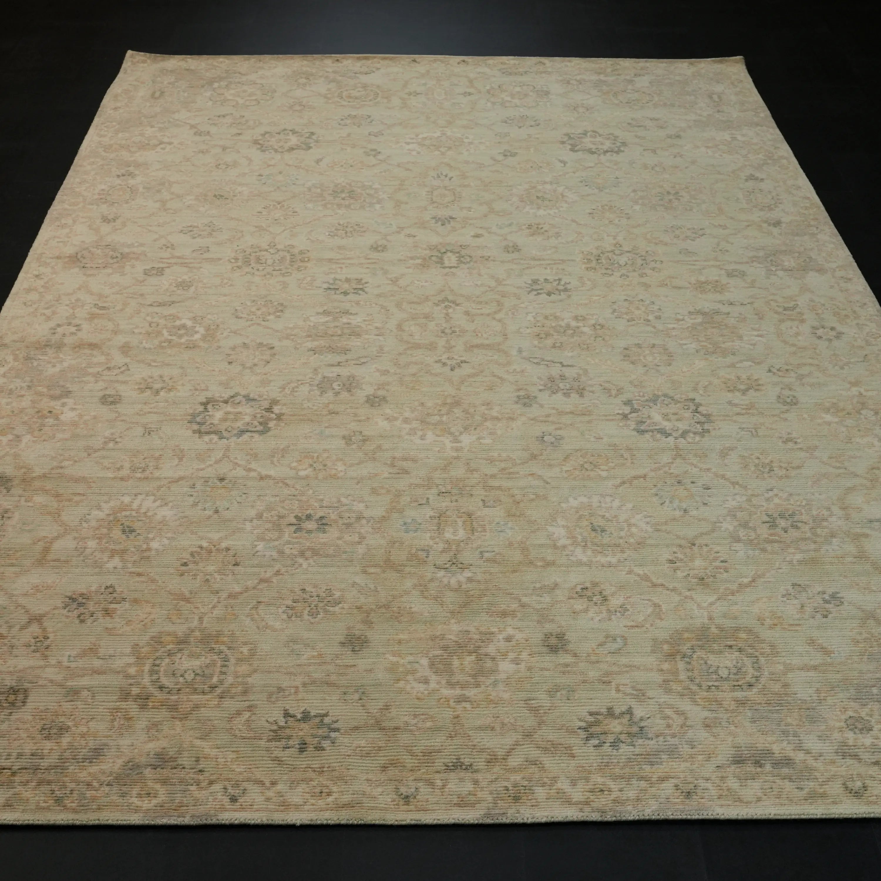 Çiçek Desenli Yün Krem Tezgah Dokuma Halı