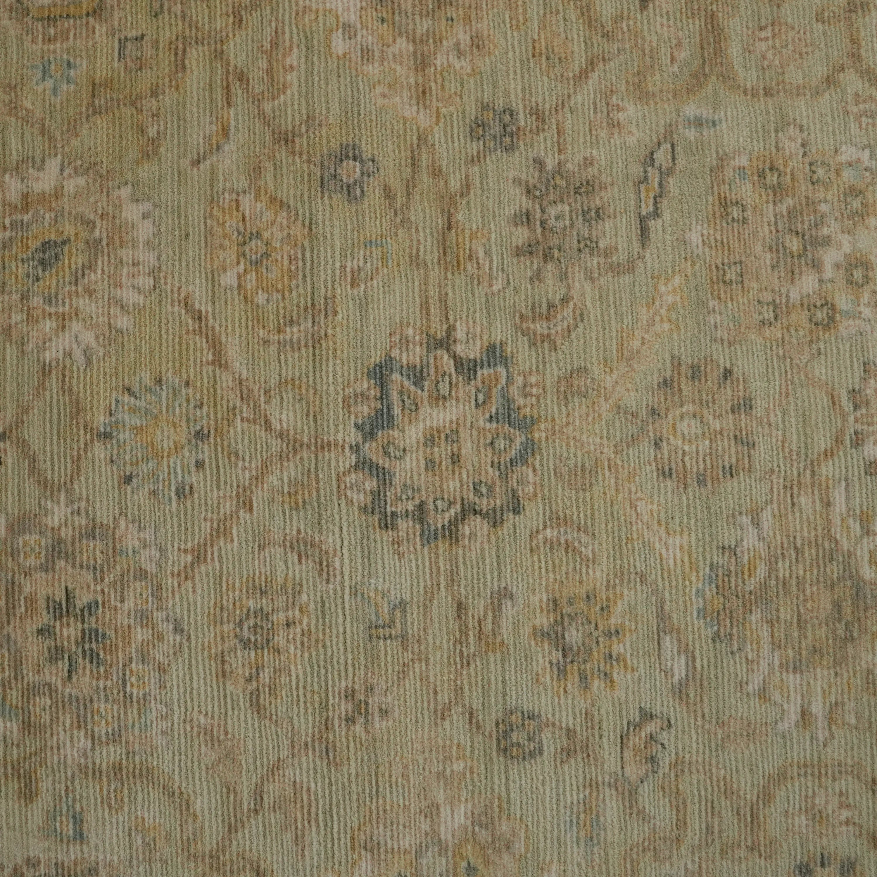 Çiçek Desenli Yün Krem Tezgah Dokuma Halı