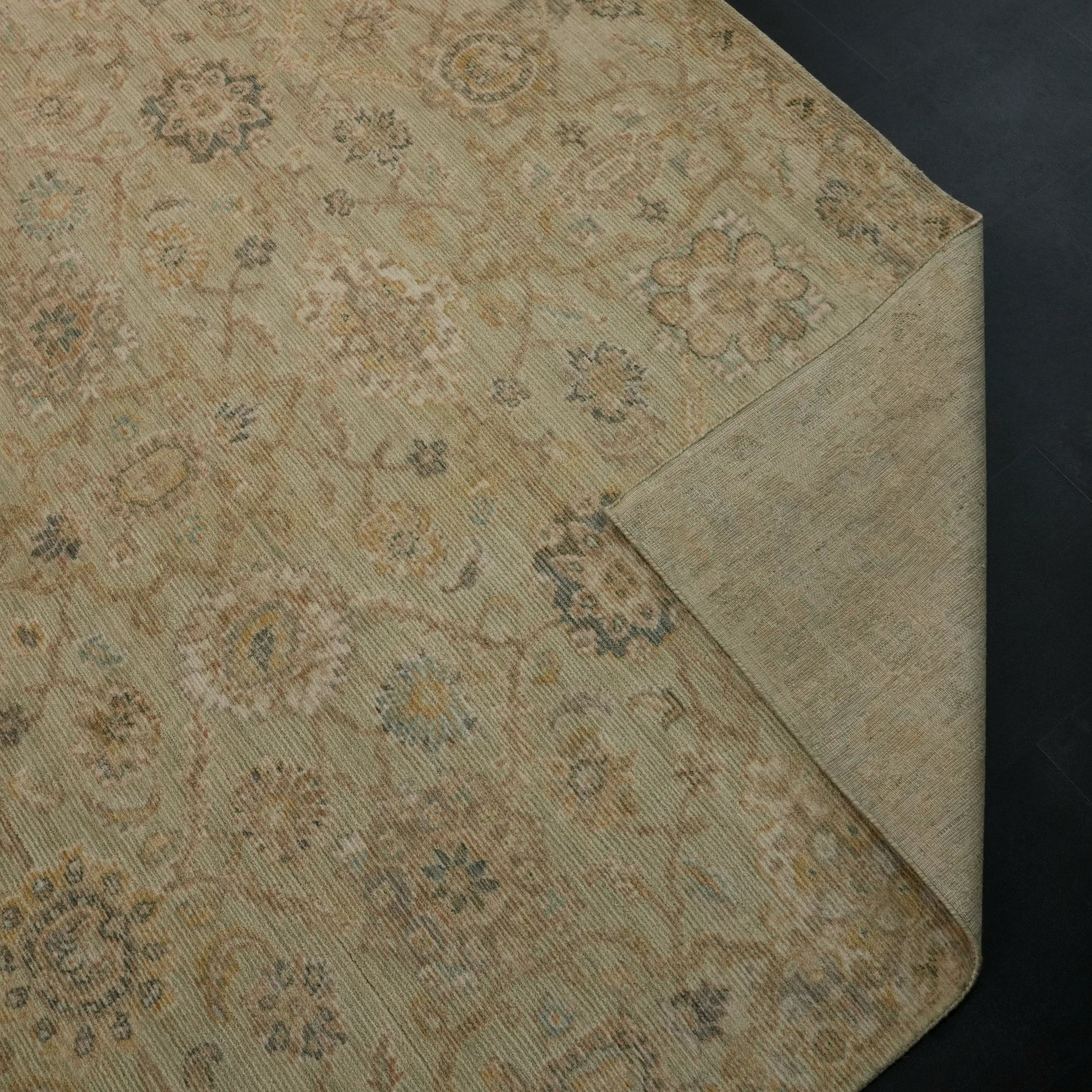 Çiçek Desenli Yün Krem Tezgah Dokuma Halı