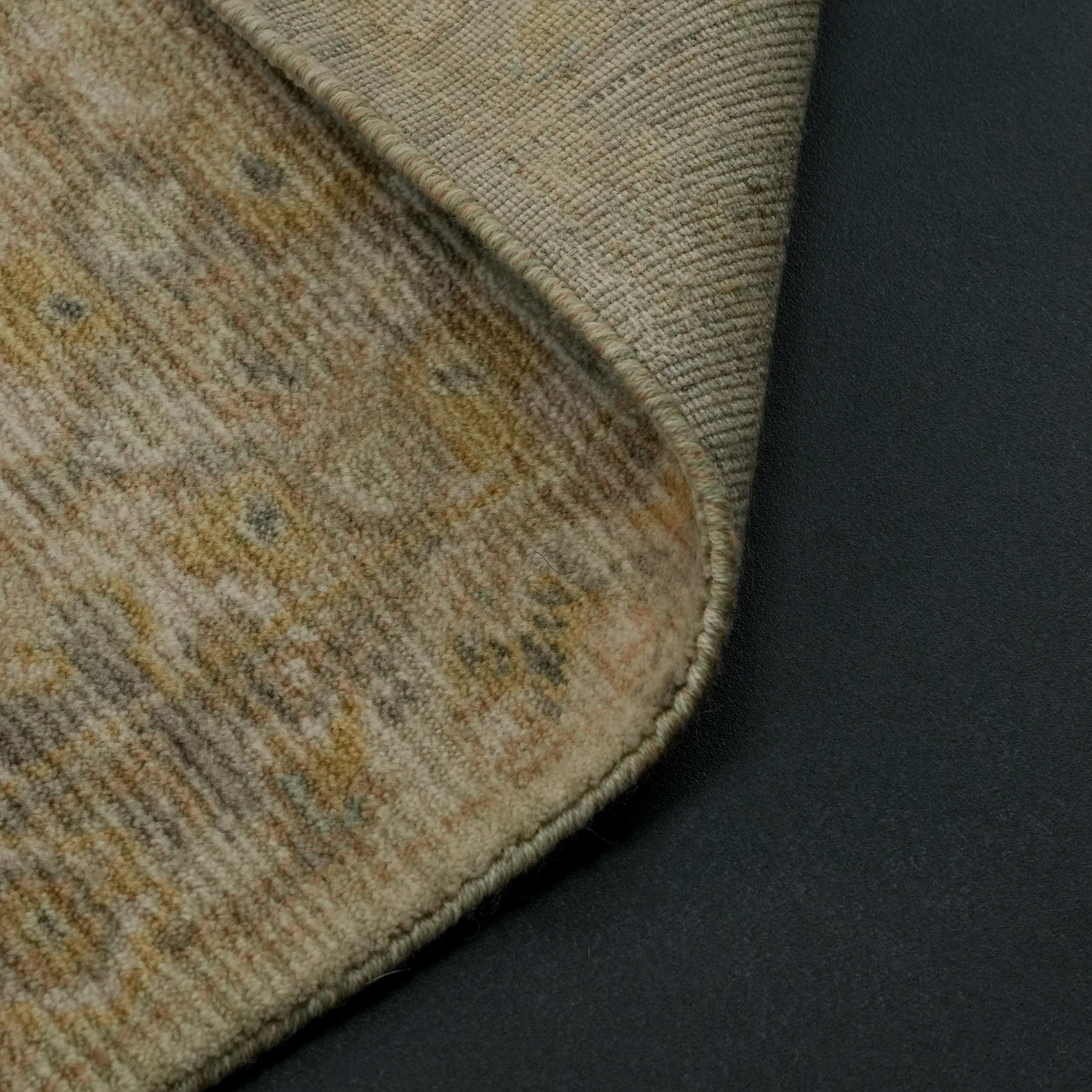 Çiçek Desenli Yün Krem Tezgah Dokuma Halı