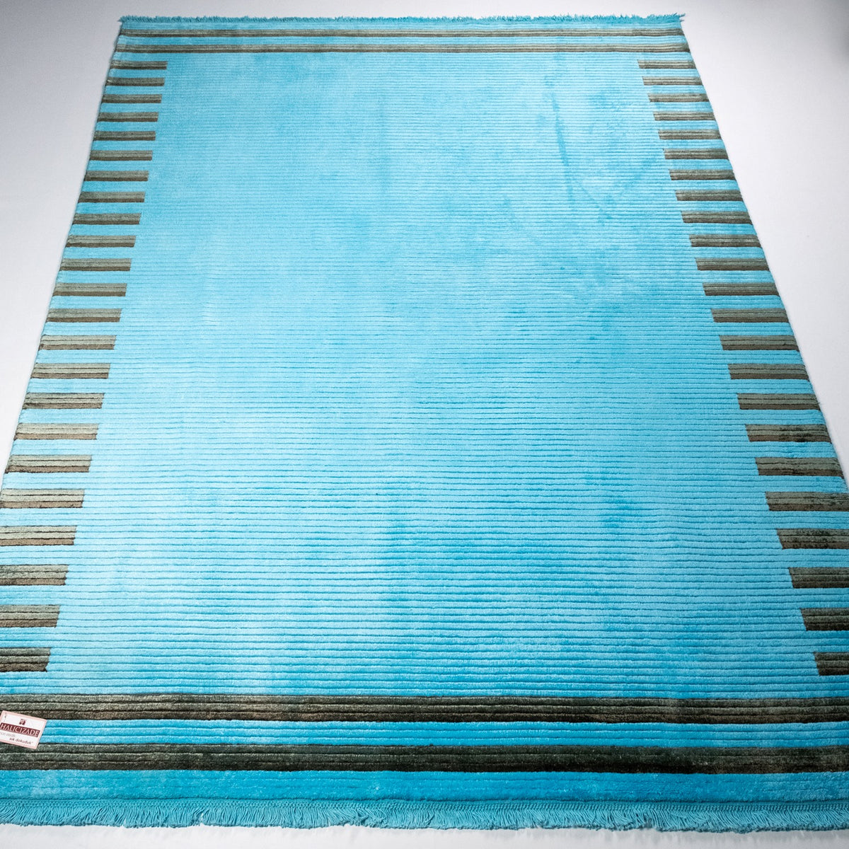 Çizgi Desenli El Dokuma Halı — 172x238 cm