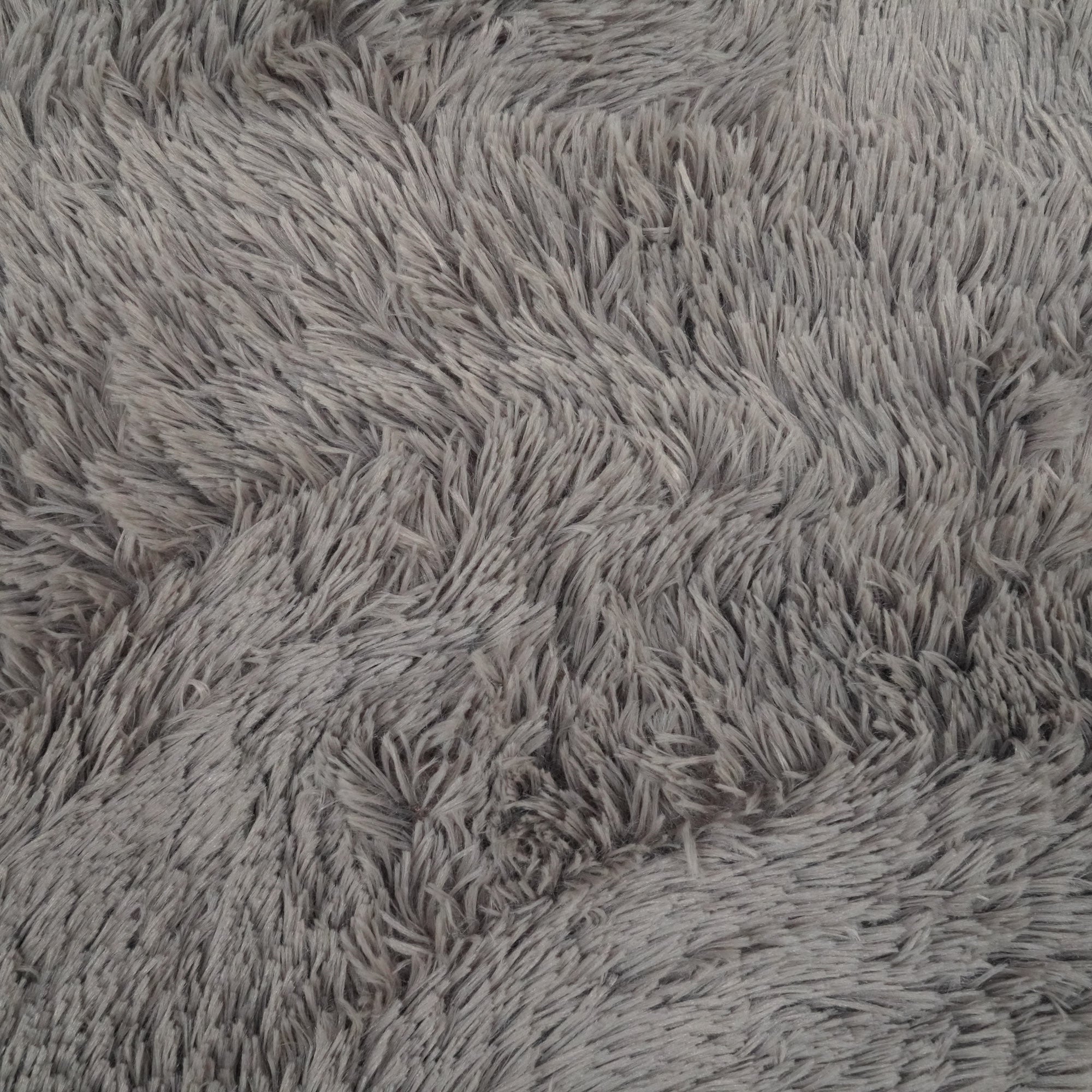 Sade Desenli Gri Sentetik Halı