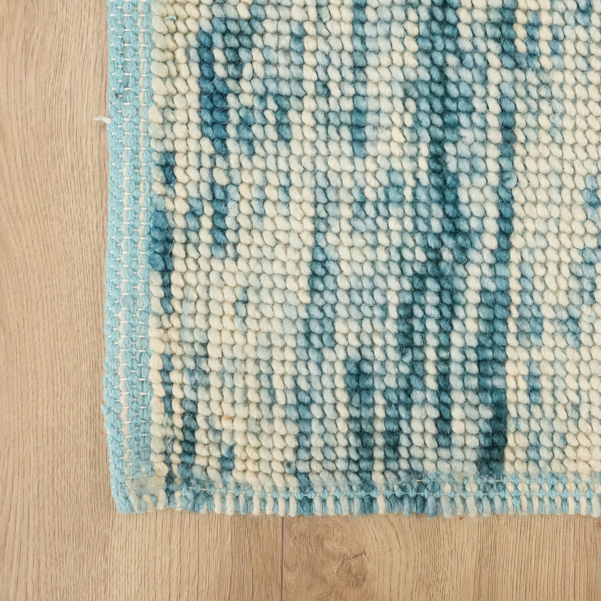 Drop Serisi El Dokuma Soyut Desenli Yün Mavi Kilim — modern tasarım