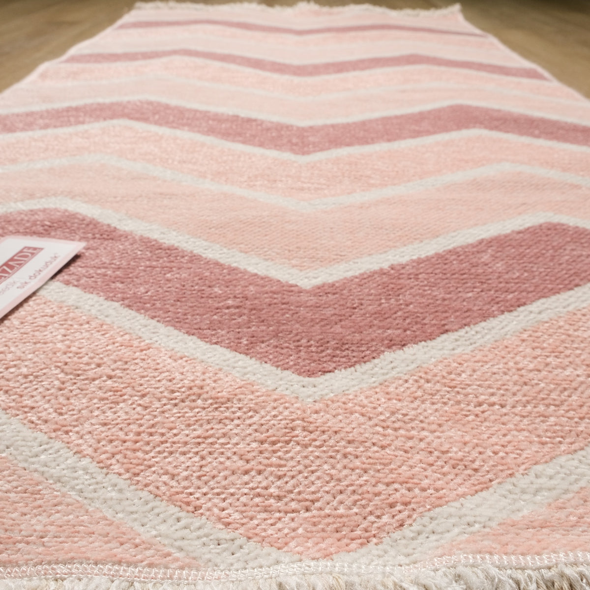 Noa Serisi Geometrik Desenli Makine Dokuma Kilim