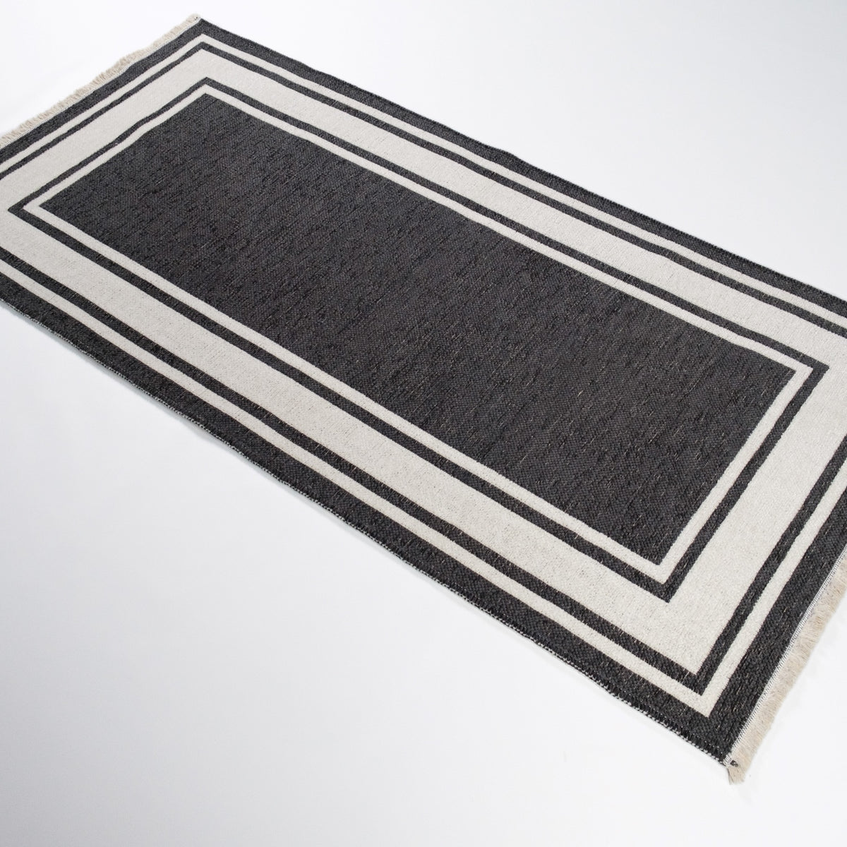 Noa Serisi Çerçeve Desenli Makine Dokuma Kilim, antrasit, 75x150 – 115x180 cm — Halıcızade