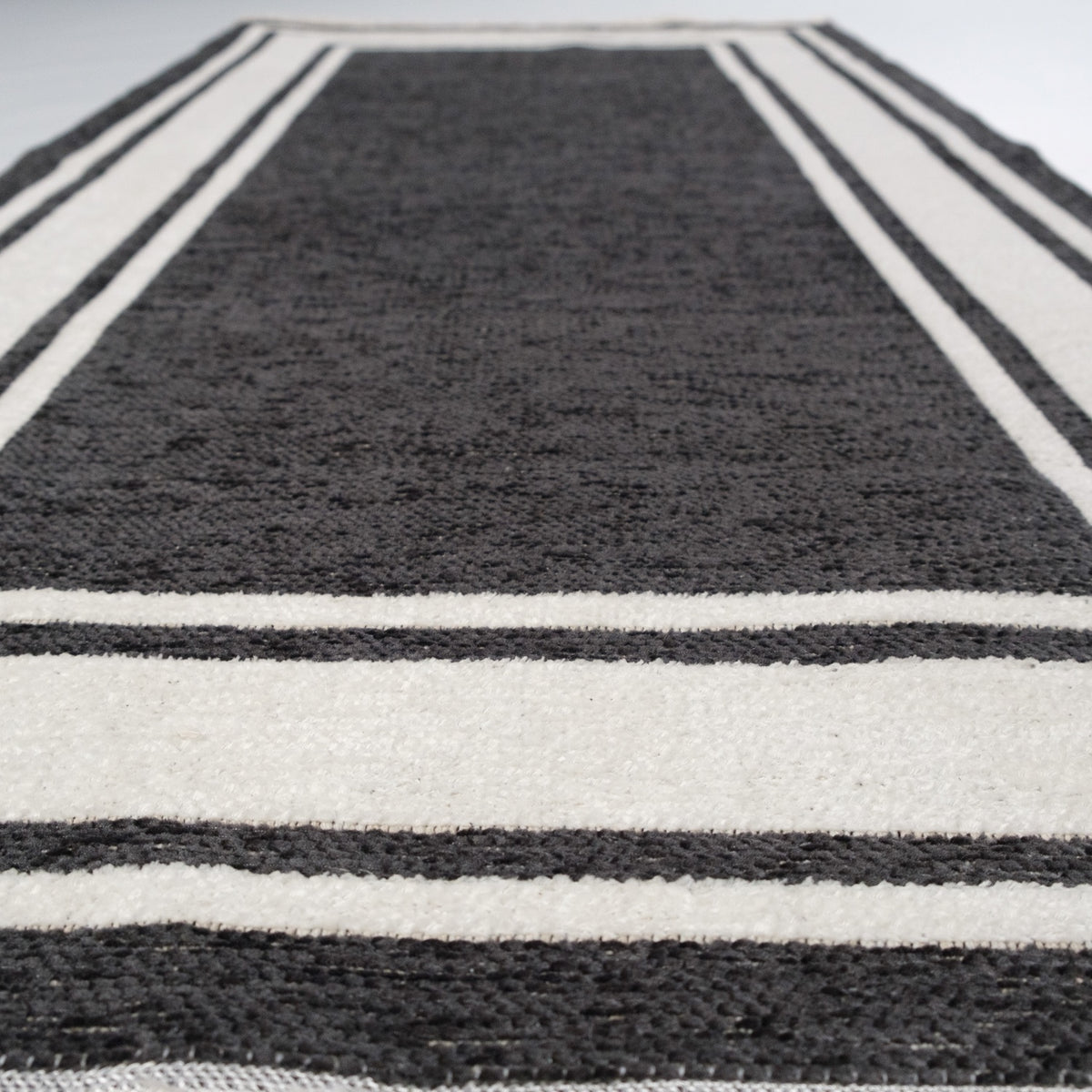 Noa Serisi Çerçeve Desenli Makine Dokuma Kilim — 75x150, 115x180 cm