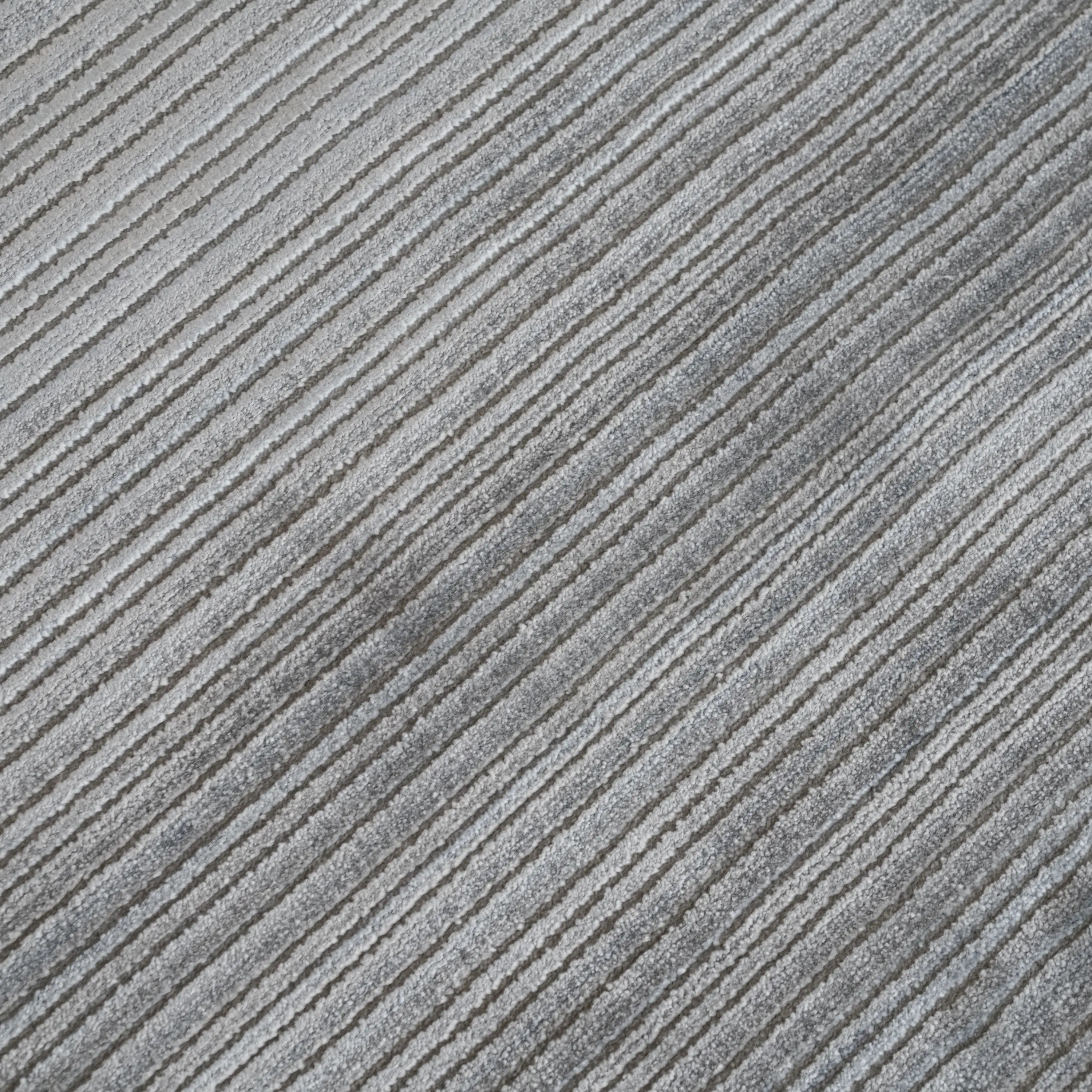 Çizgi Desenli Makine Dokuma Halı