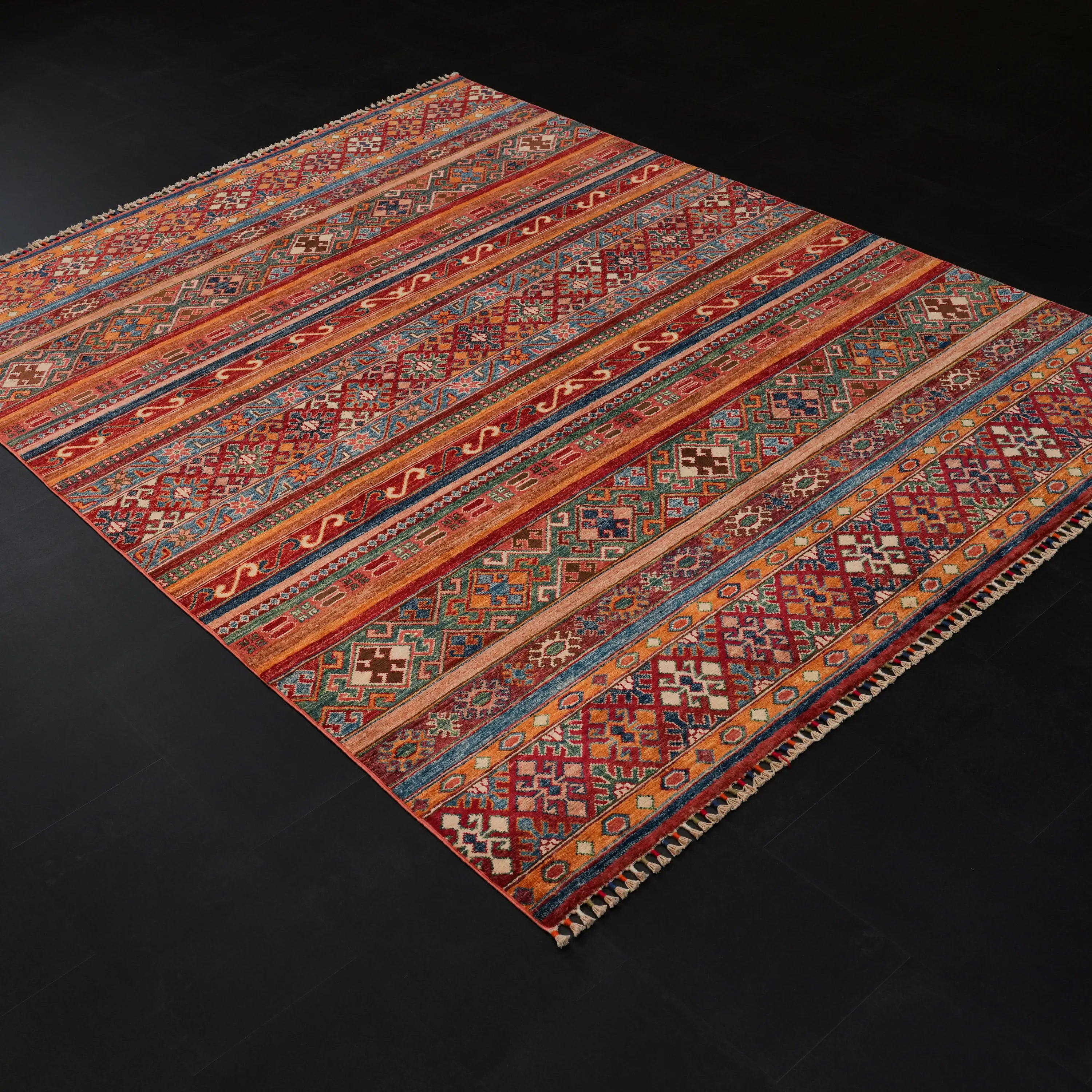 El Dokuma Anadolu Desenli Rengarenk Yün Halı