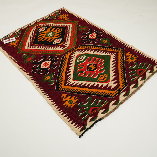 Anadolu desenli el dokuma yün Mut köy kilimi, rengarenk, 88x129 cm — Halıcızade