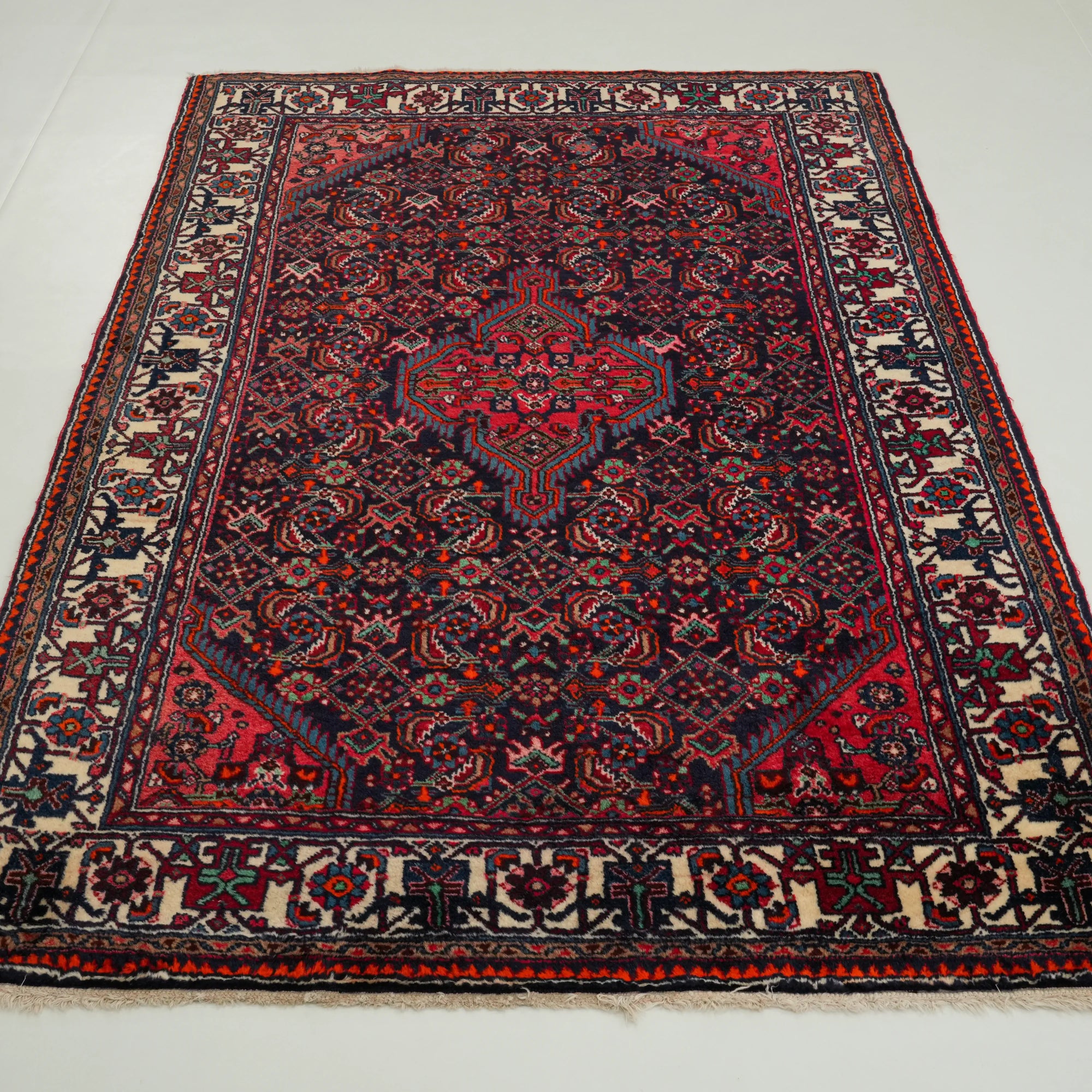 El Dokuma Anadolu Desenli Yün Sandık Eskisi Bicar Halısı — 131x199 cm