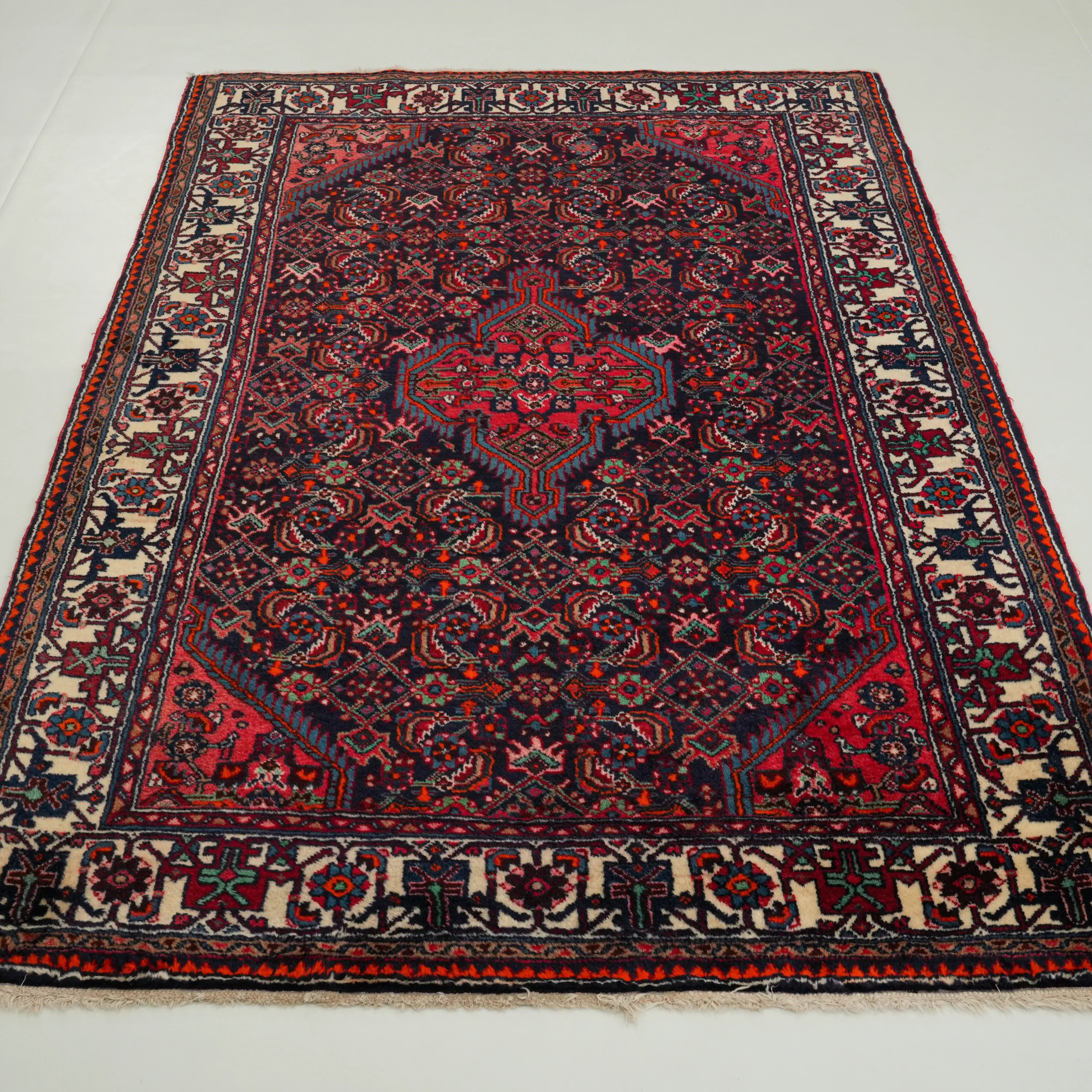 El Dokuma Anadolu Desenli Yün Sandık Eskisi Bicar Halısı