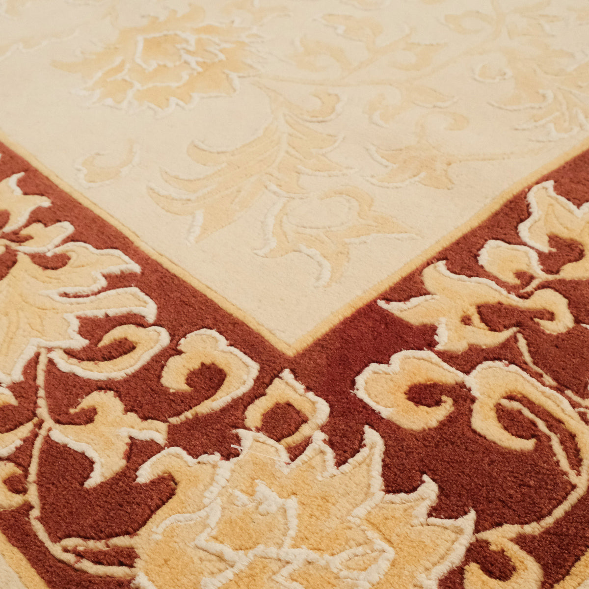 Cream Aubusson Hand-Knotted Wool Rug — border pattern