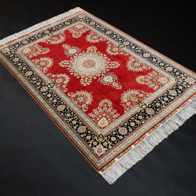 El Dokuma Çerçeve Desenli İpekli Kırmızı Halı, 125x186 cm — Halıcızade