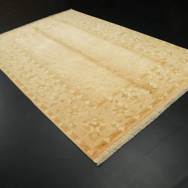 El Dokuma Çiçek Desenli Bej Yün Halı, 203x299 cm — Halıcızade