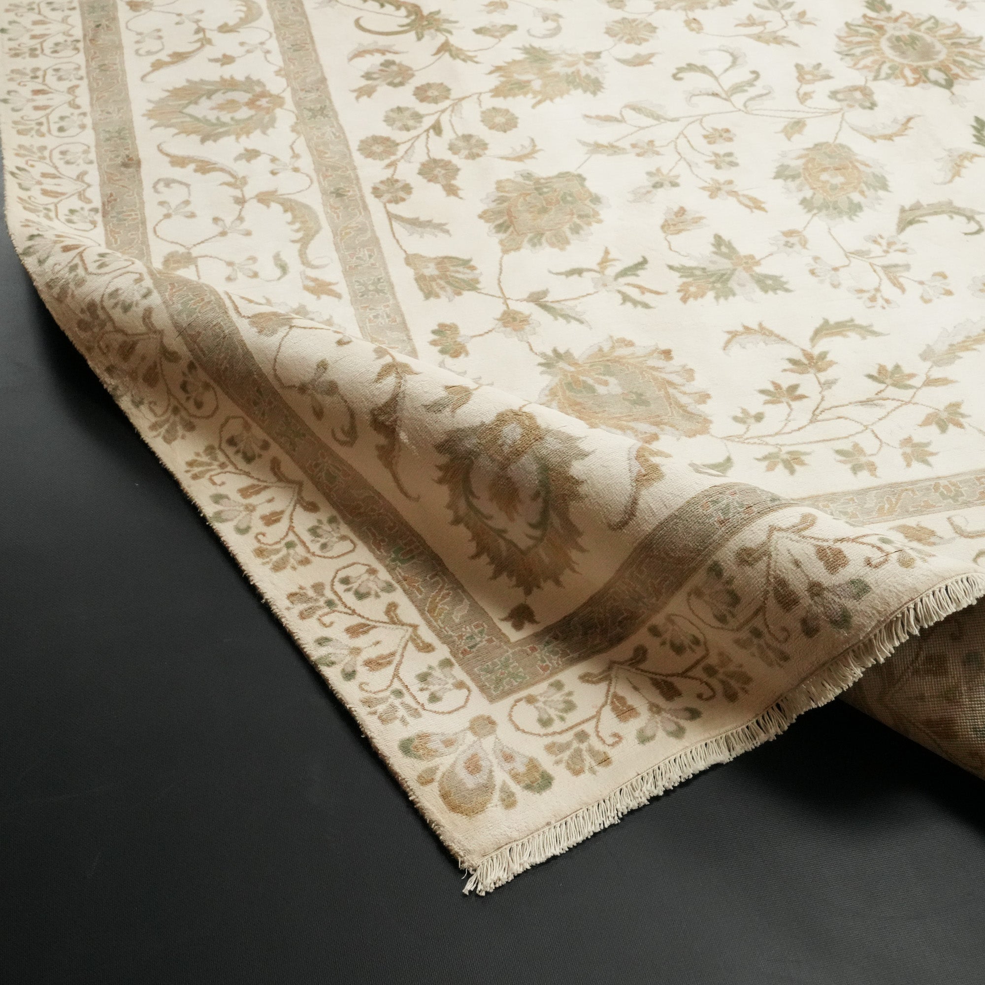 Sultanahmet Series Handwoven Floral Patterned White Rug