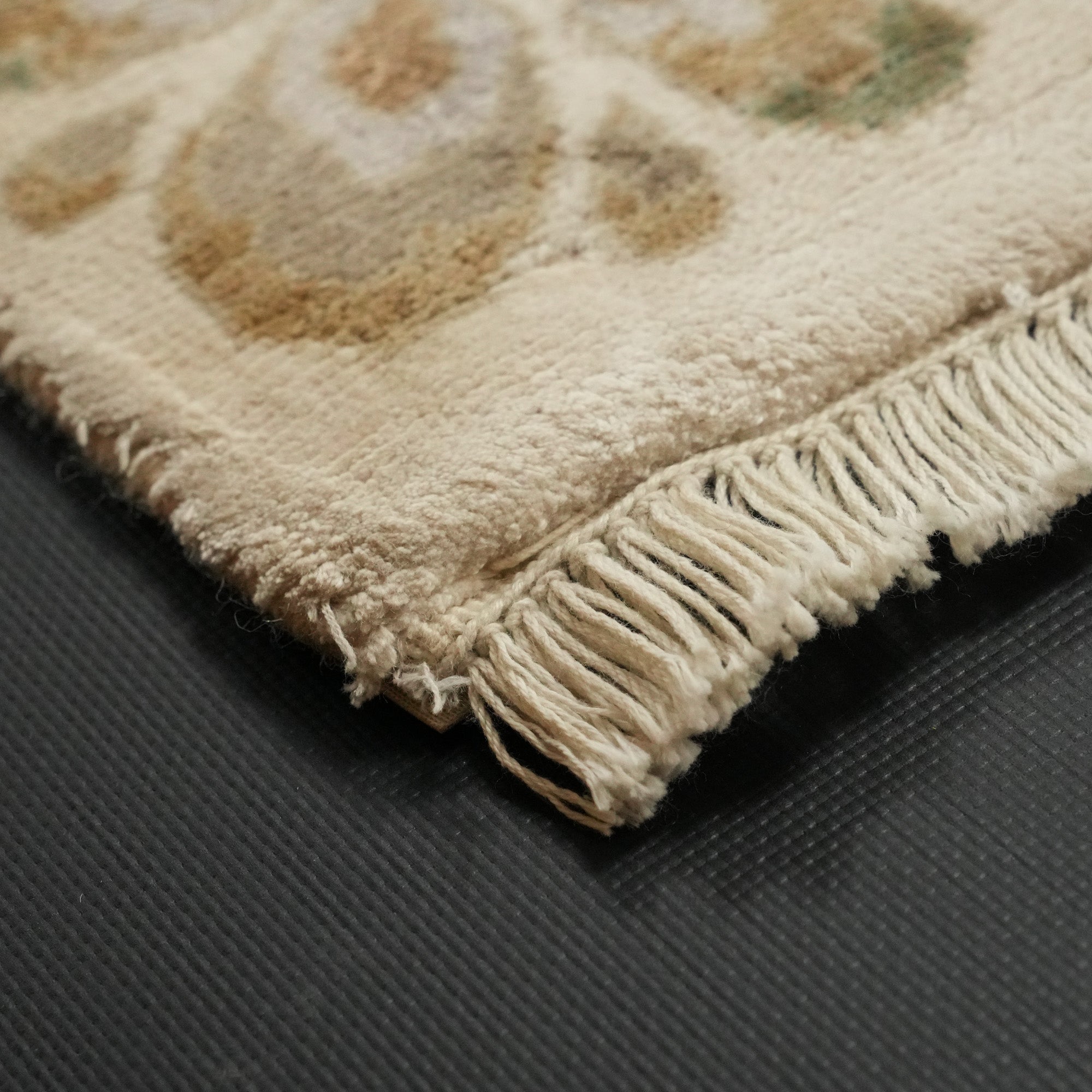 Sultanahmet Series Handwoven Floral Patterned White Rug